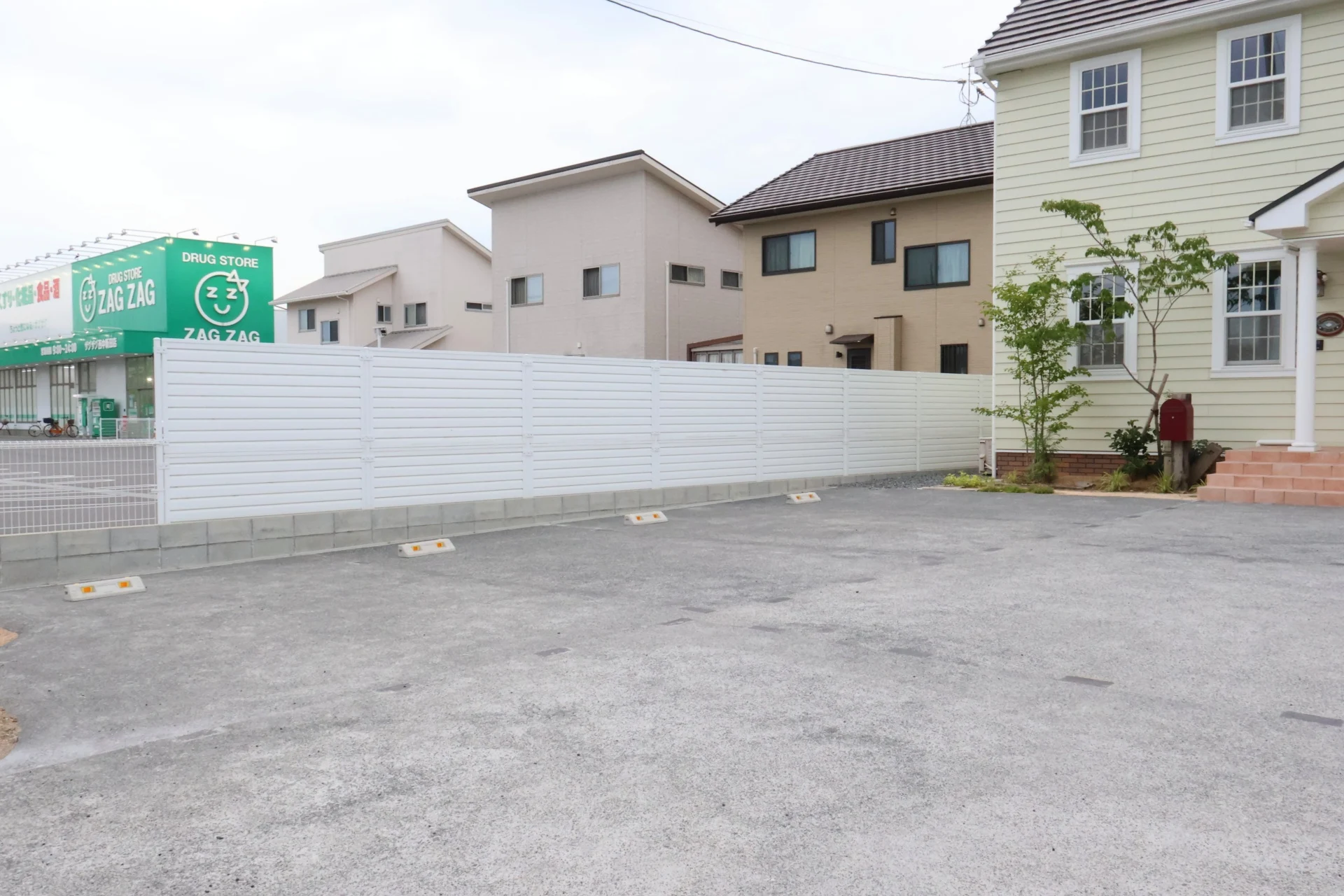 お店の前の駐車場