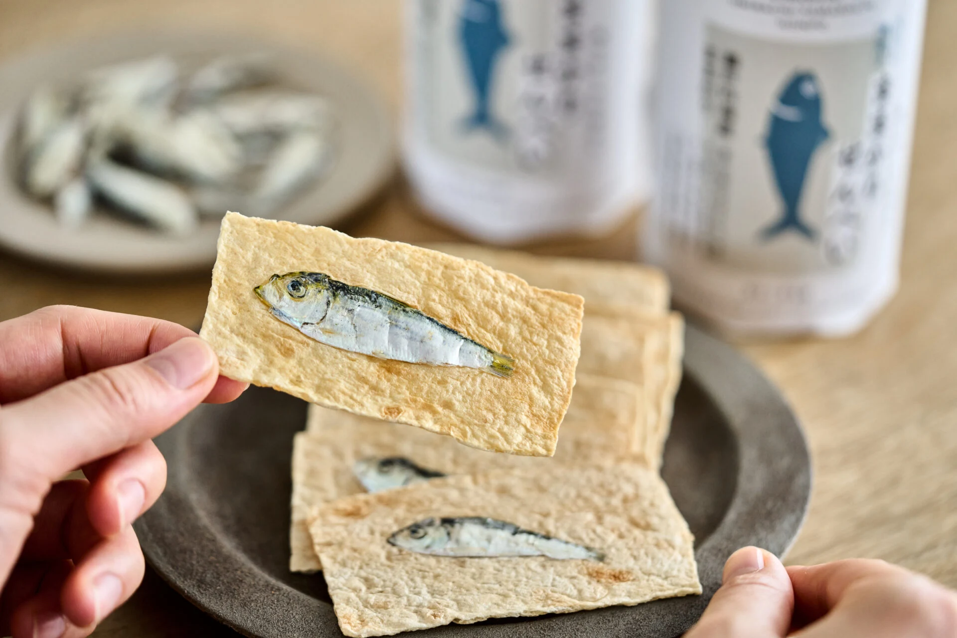 「ままかりは愛嬌ある顔で少しぷくっとしているかわいい魚なんです」と平野さん。(写真提供:海幸山幸本舗)