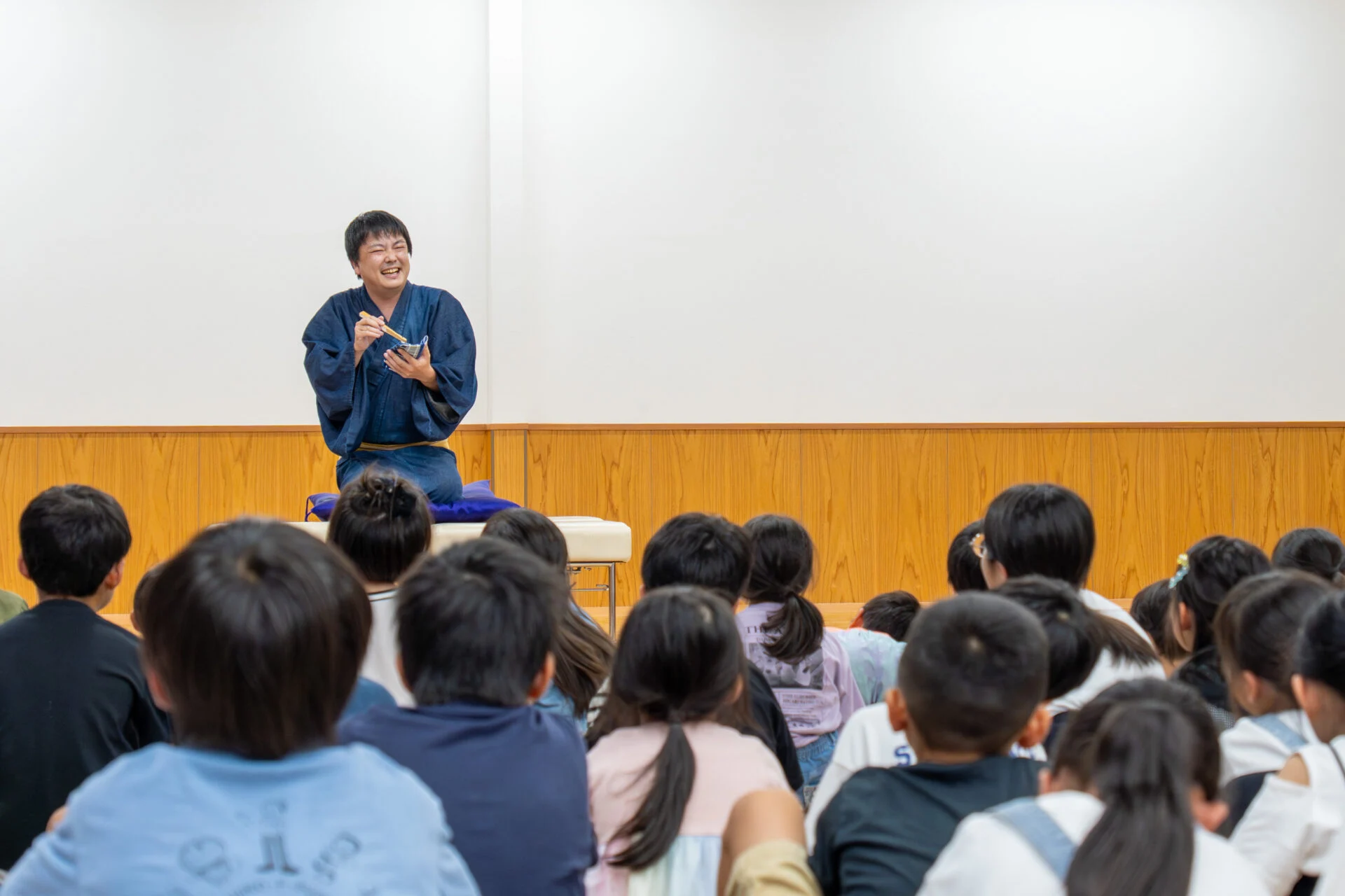 落語とジャグリング鑑賞会のようす