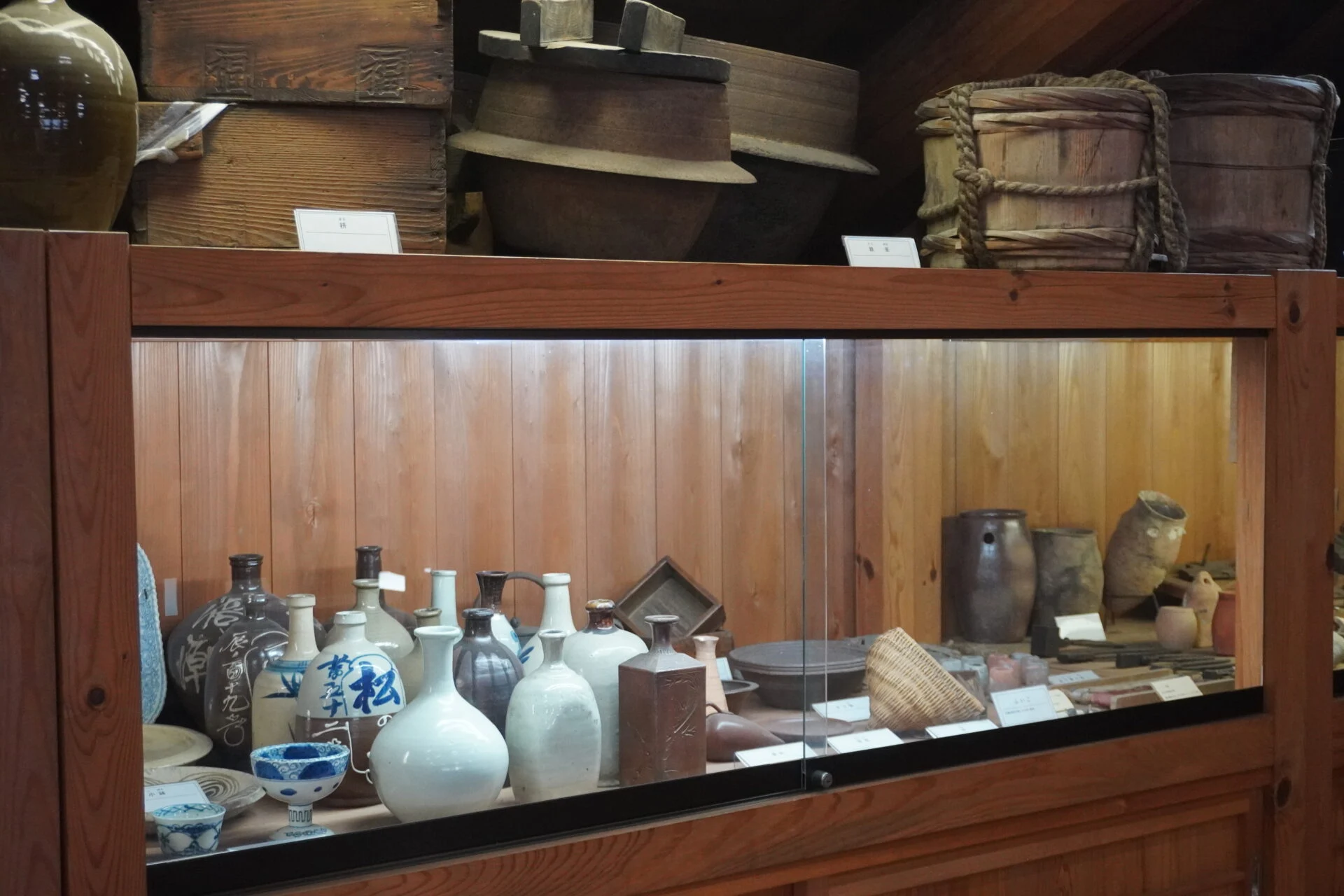 「収蔵庫」に展示された生活道具