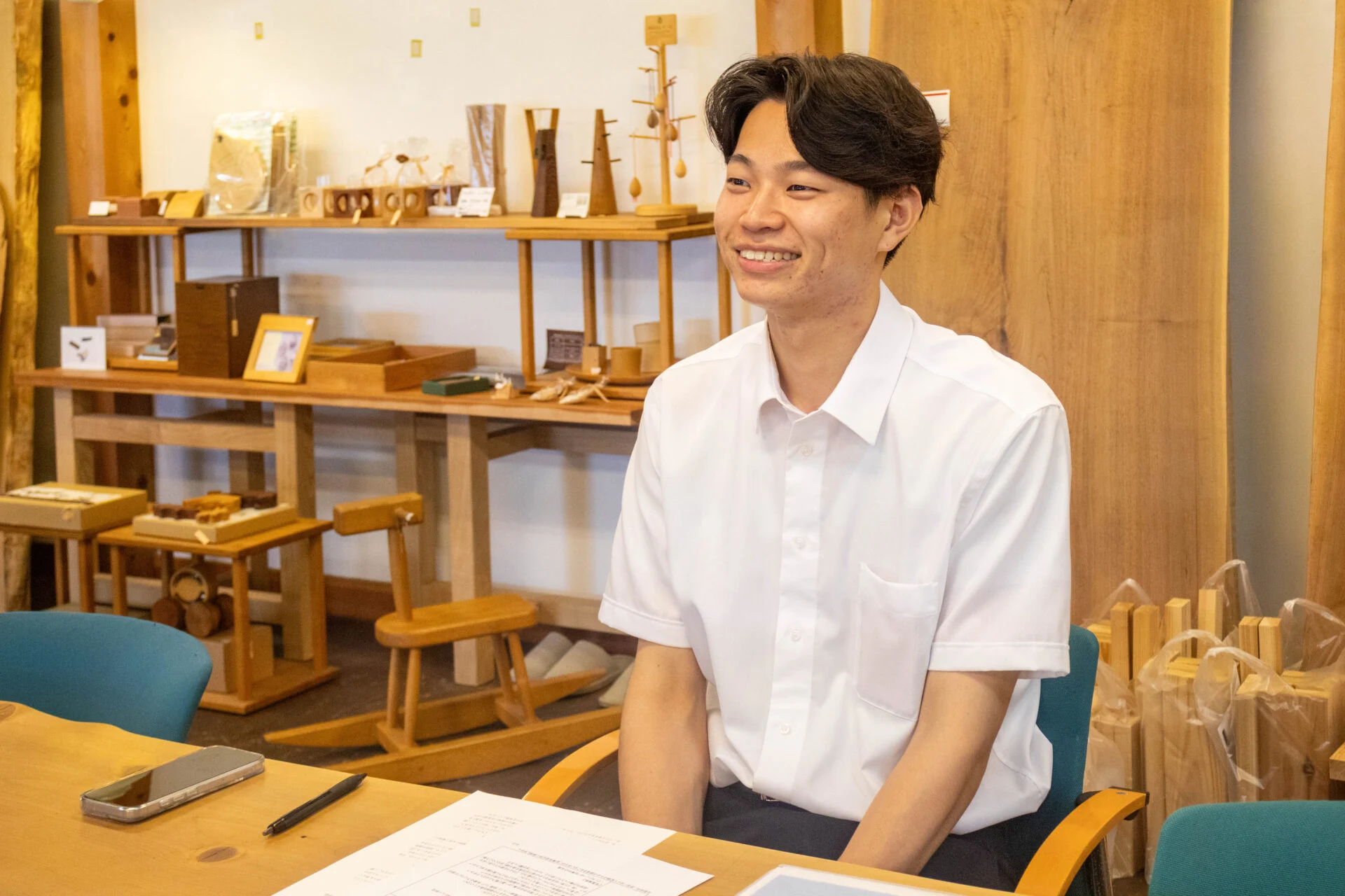 取材を受ける赤田怜士（あかだ れいじ）さん