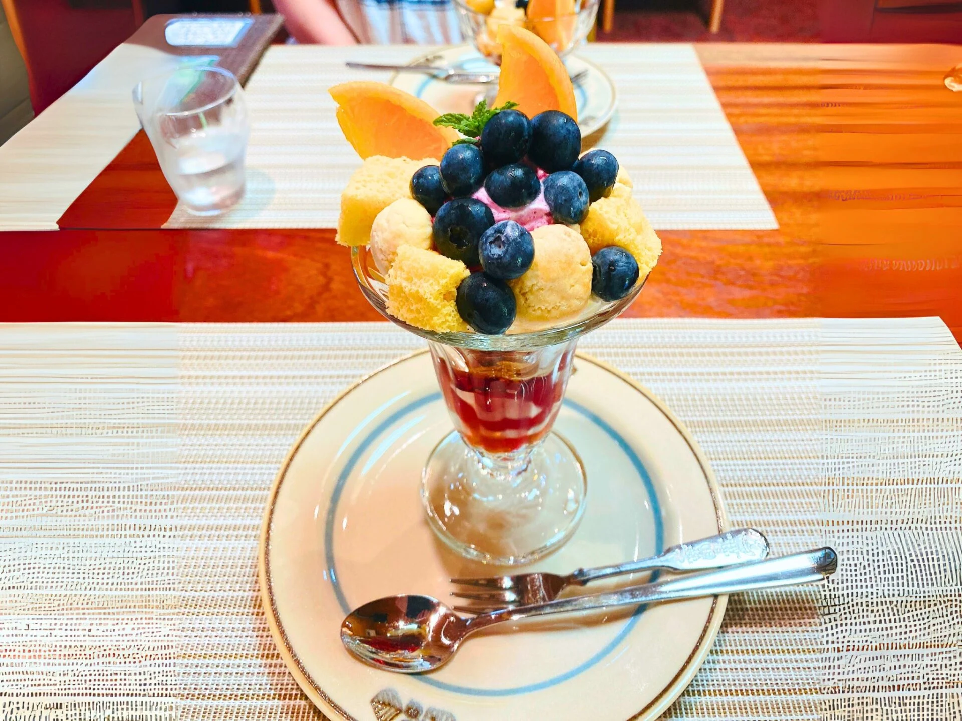 Tea Room aura auraパフェ