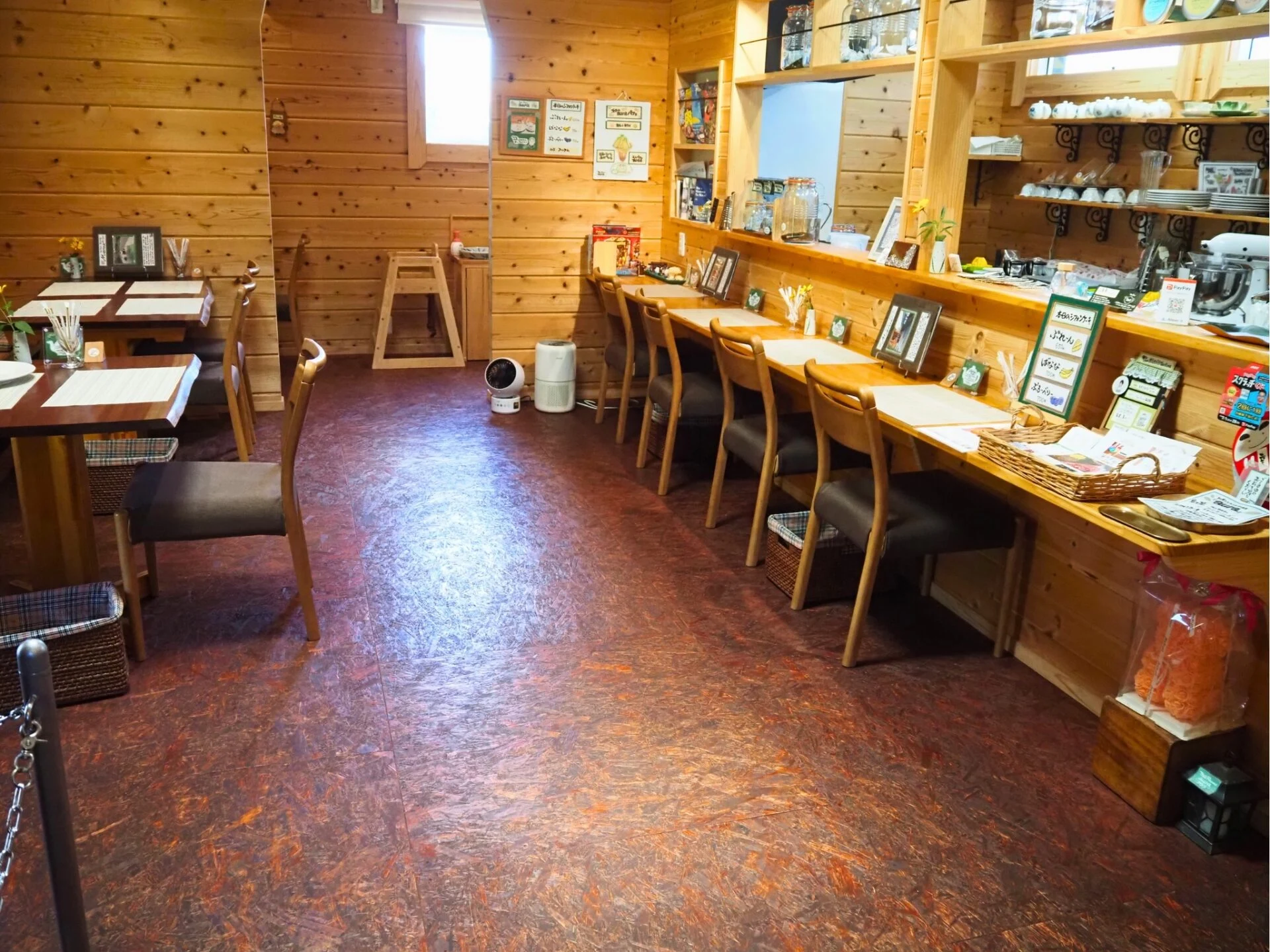 Tea Room aura 店内