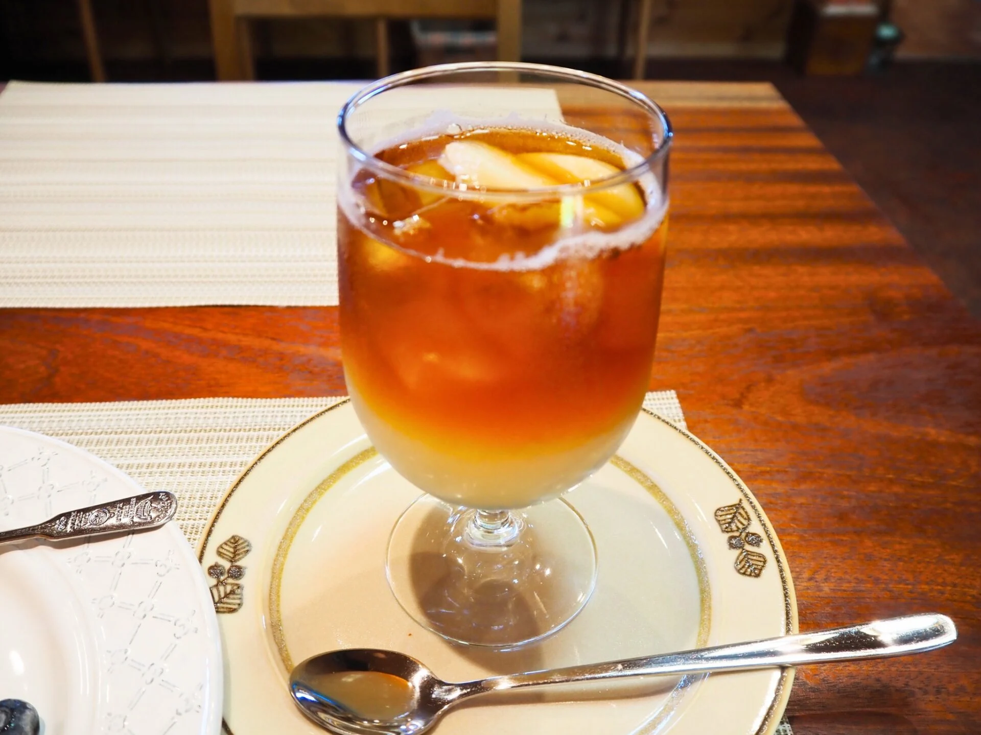 Tea Room aura 桃のフルーツティー