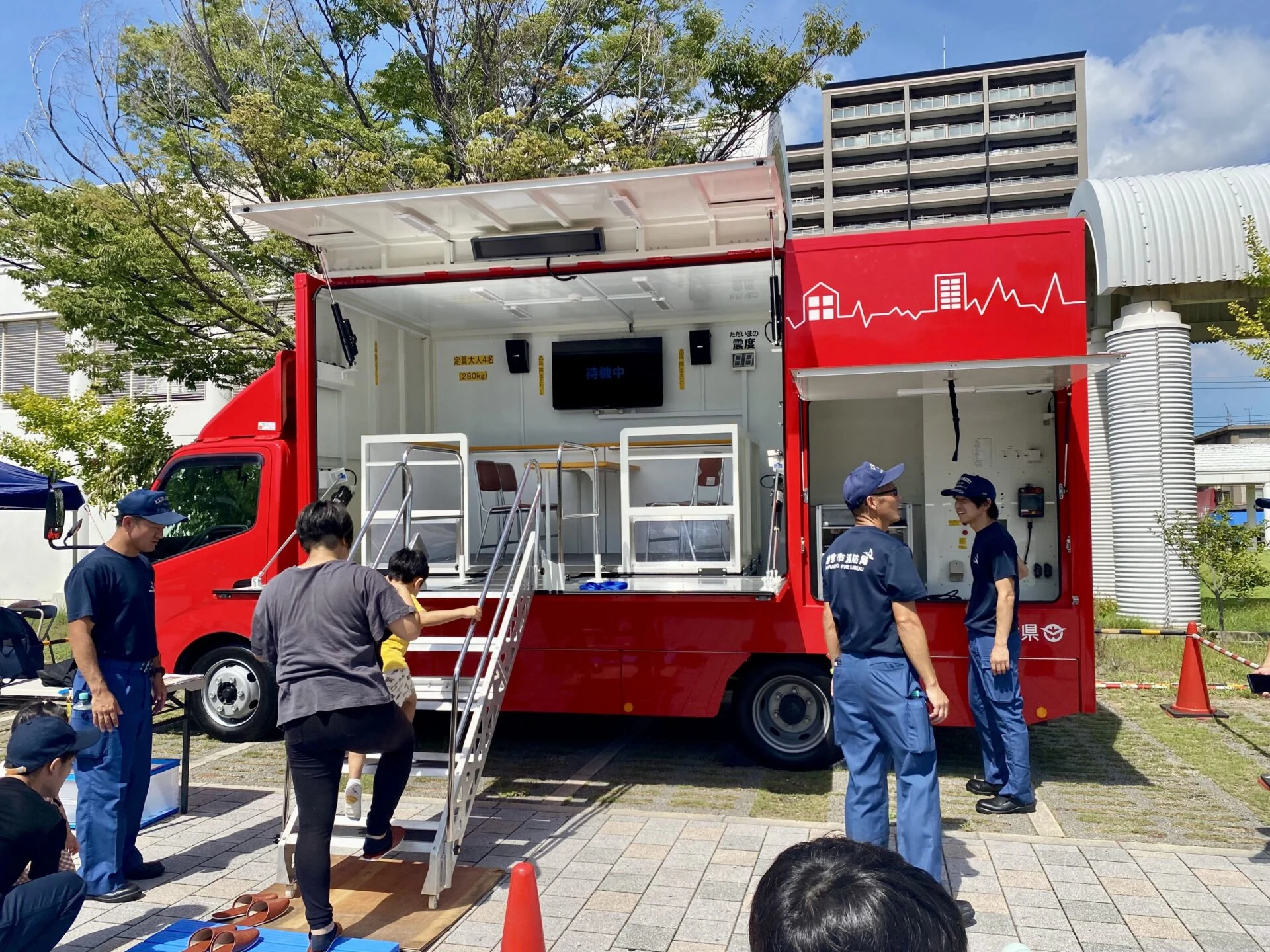 地震体験車の内部