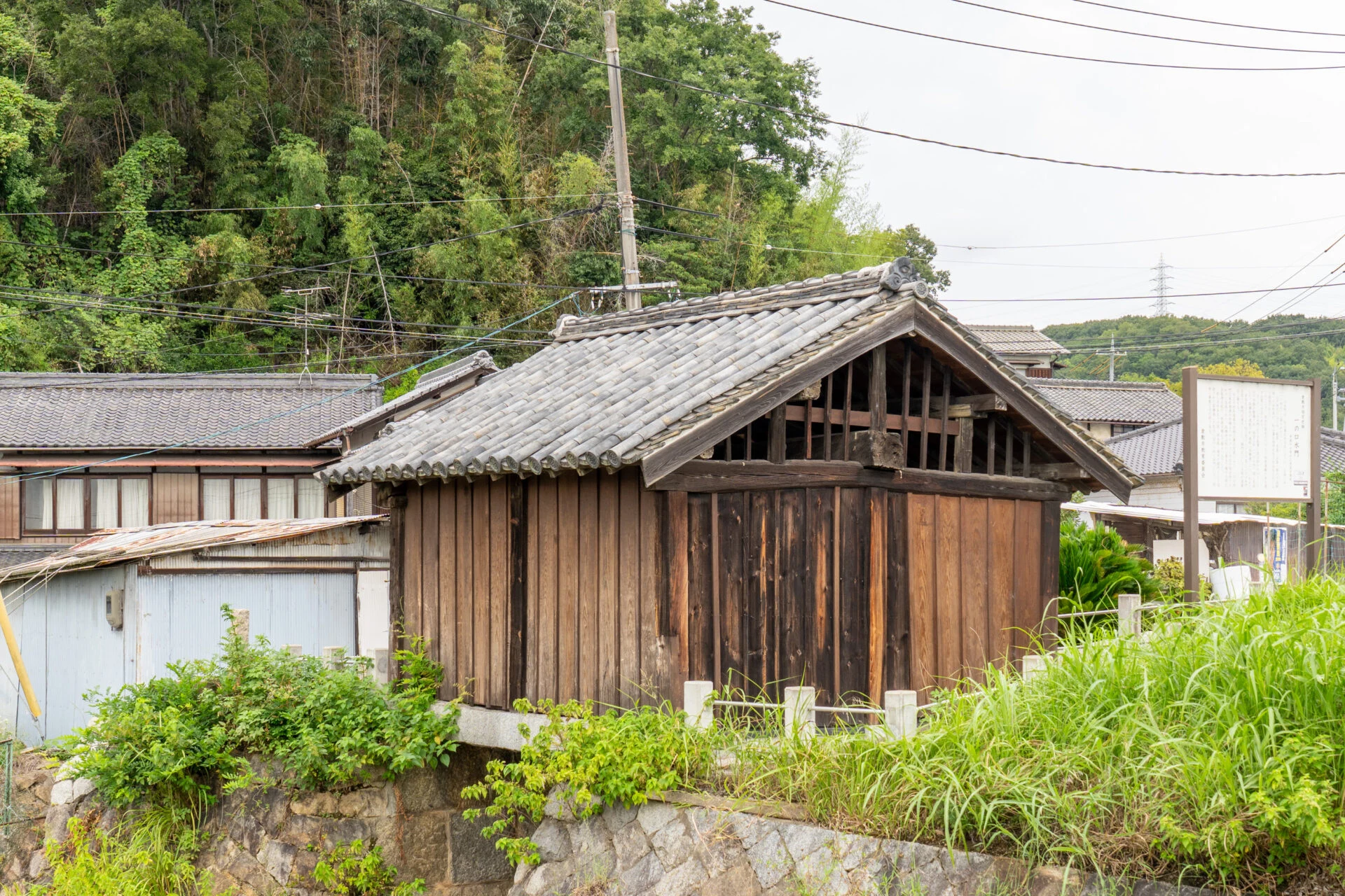 一の口水門の関板を上げ下ろしする巣屋(すや)