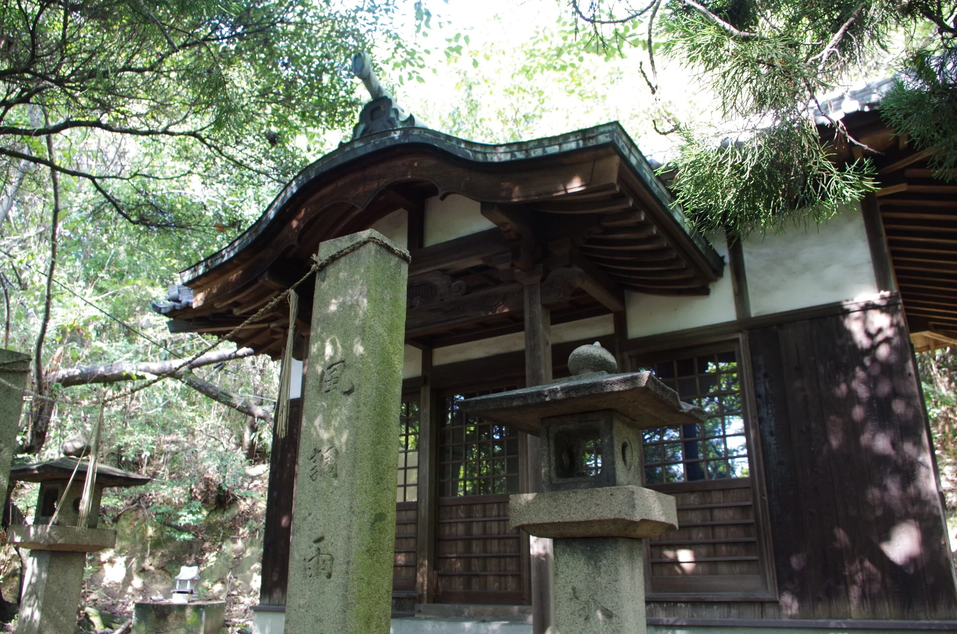 現在も地域で大切に守られている荒神様