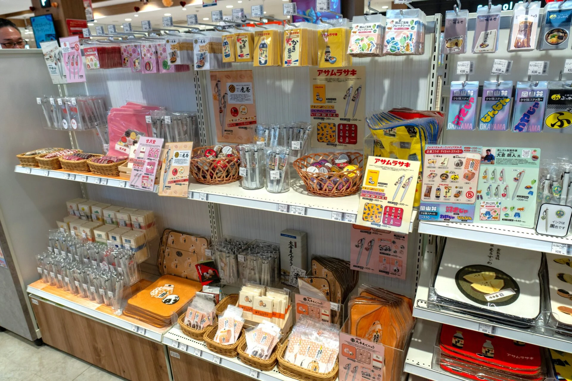 地域企業とコラボレーションしたうさぎやオリジナル商品