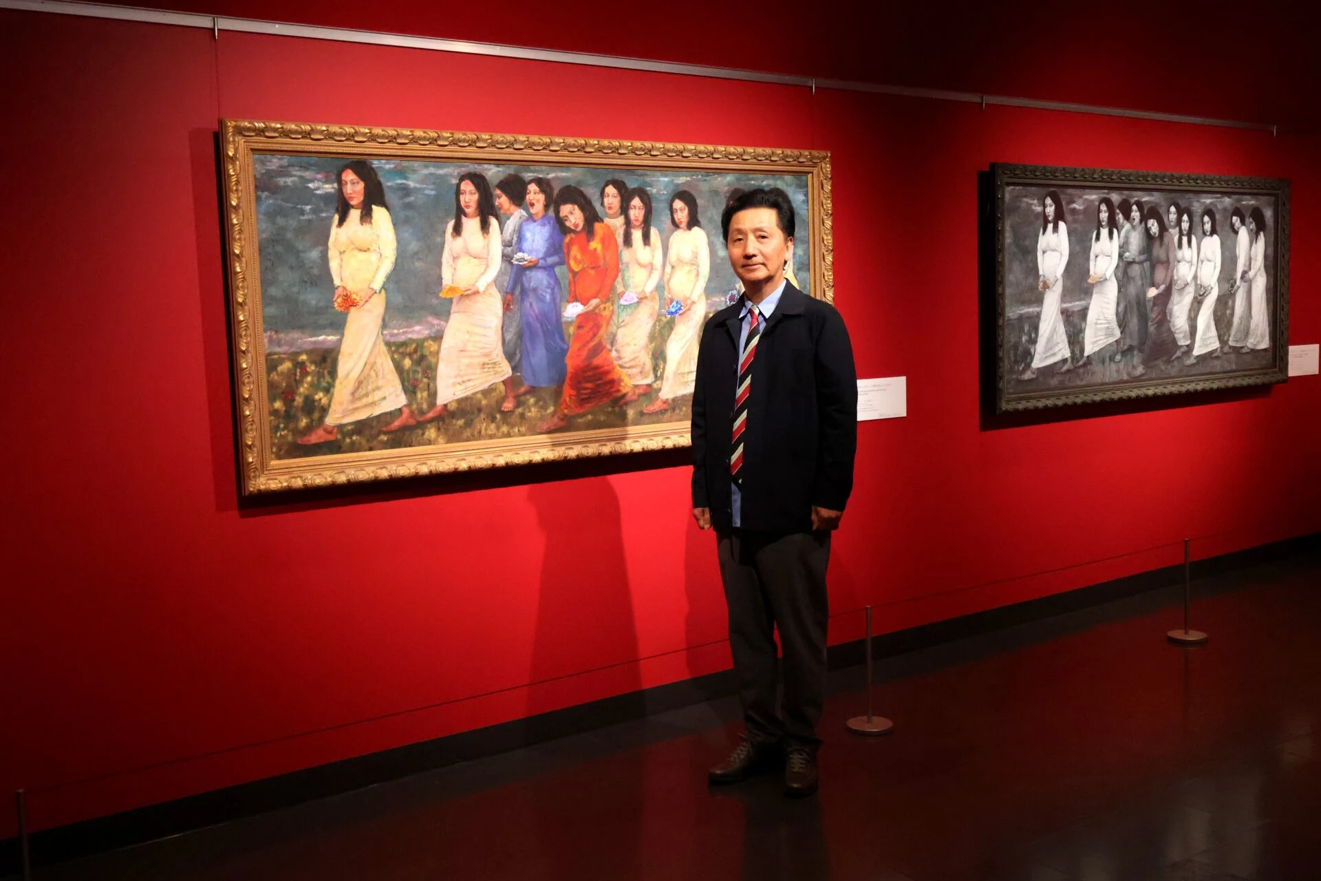 森村泰昌さん・児島虎次郎記念館にて新作
《「何処から、いずこへ。」習作》の前で撮影
