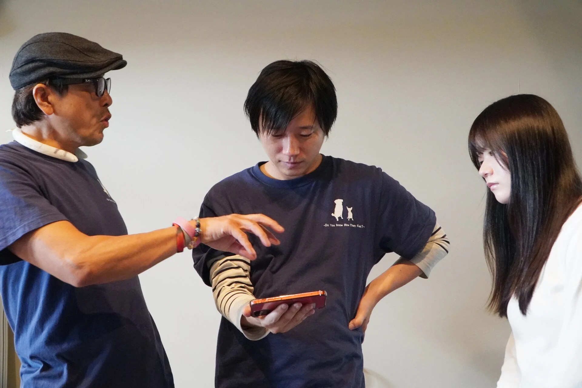 話し合うようす_君のしっぽ