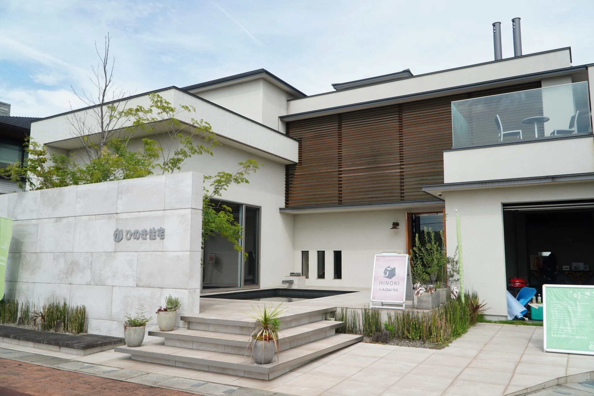 ショールームの一角で撮影