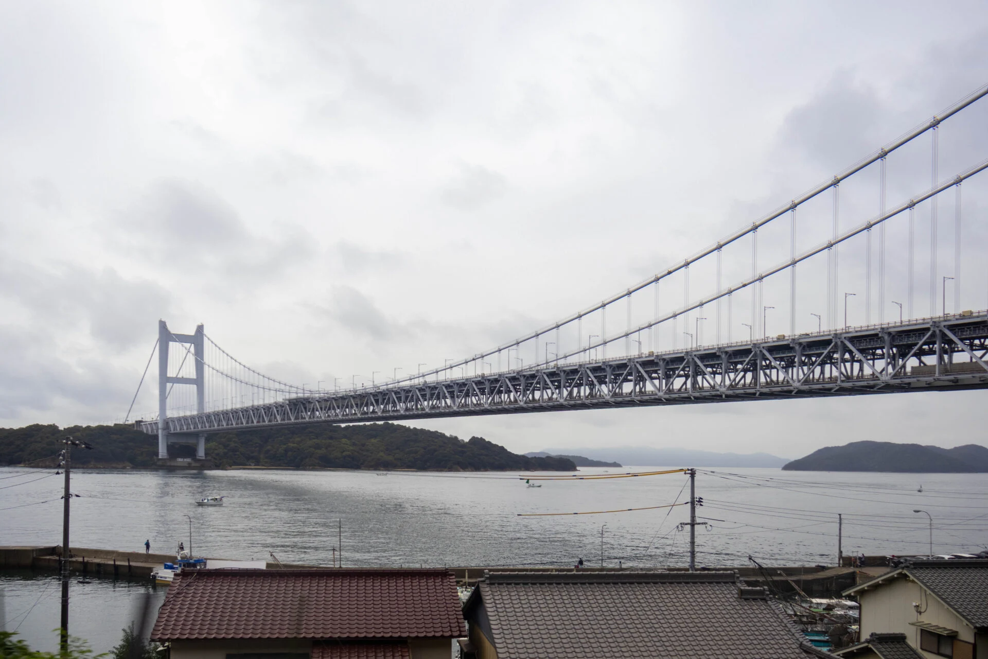 間近で見る瀬戸大橋