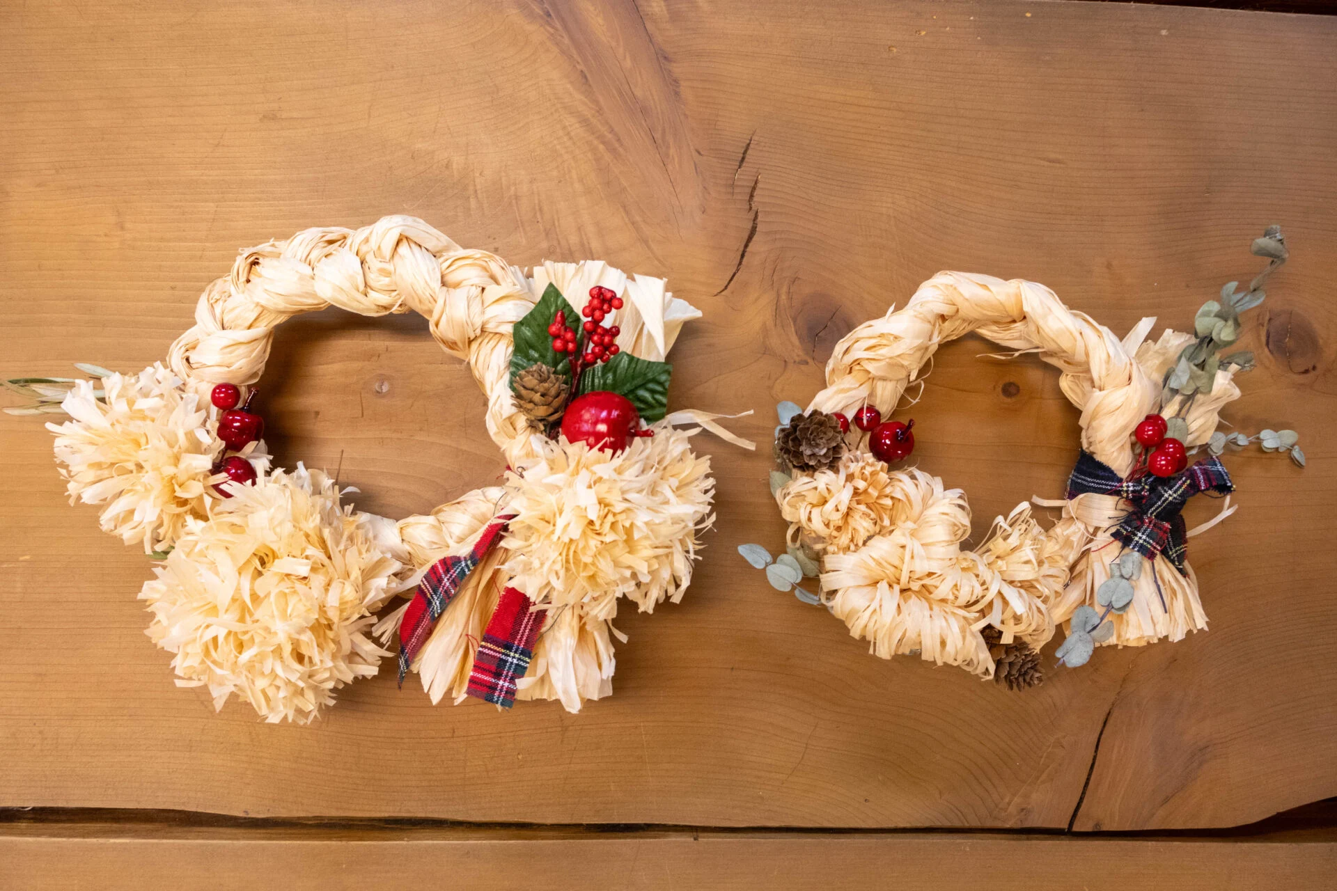 ひのきのかんなくずで作られたクリスマスリース
