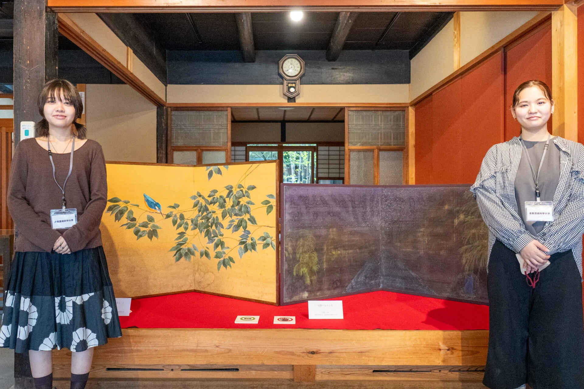 左：藤原桜さん《澄むまなざし》
右：角田沙雪さん《幻想へようこそ》