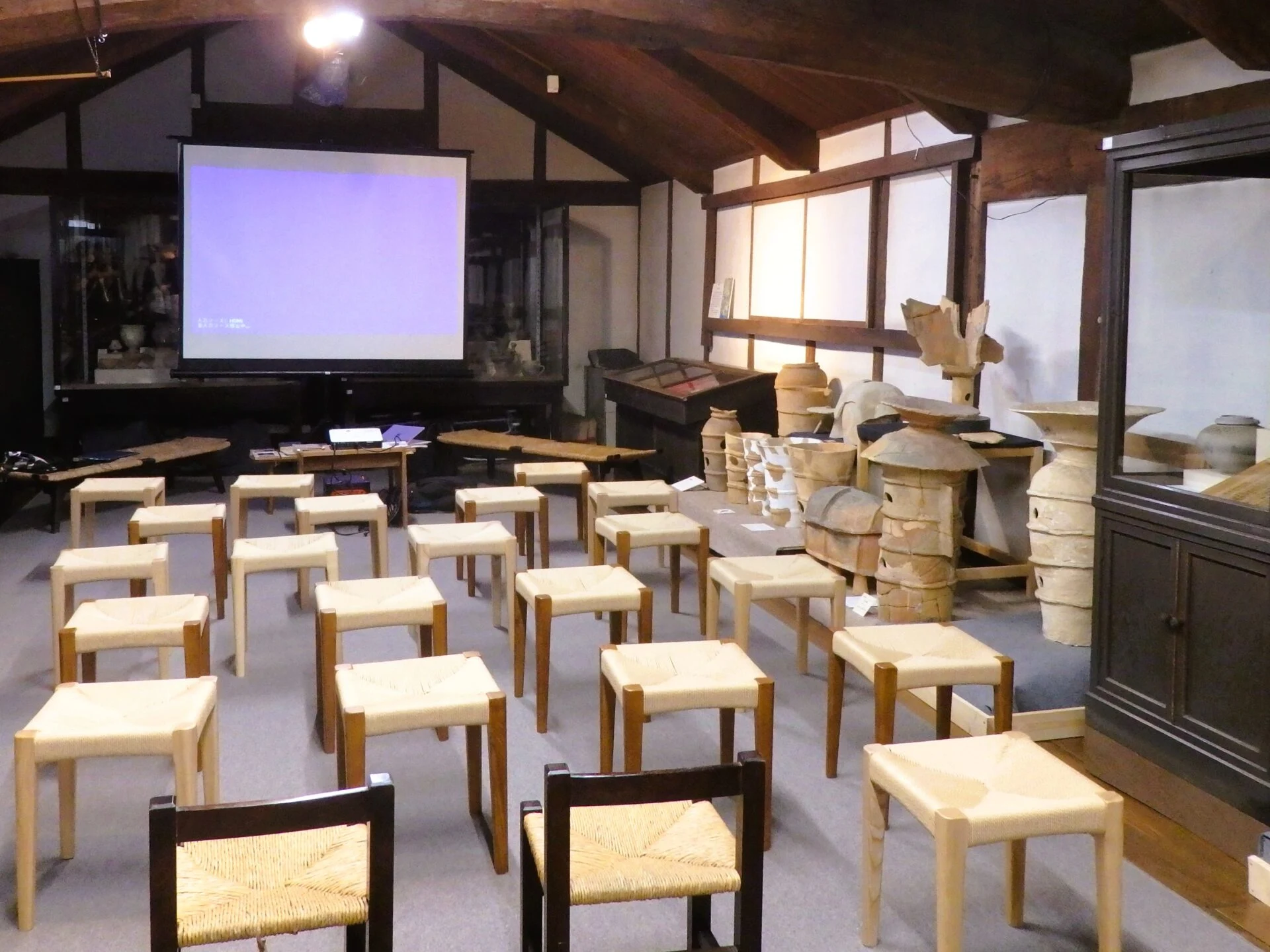 座談会の会場は倉敷考古館の2階・3室