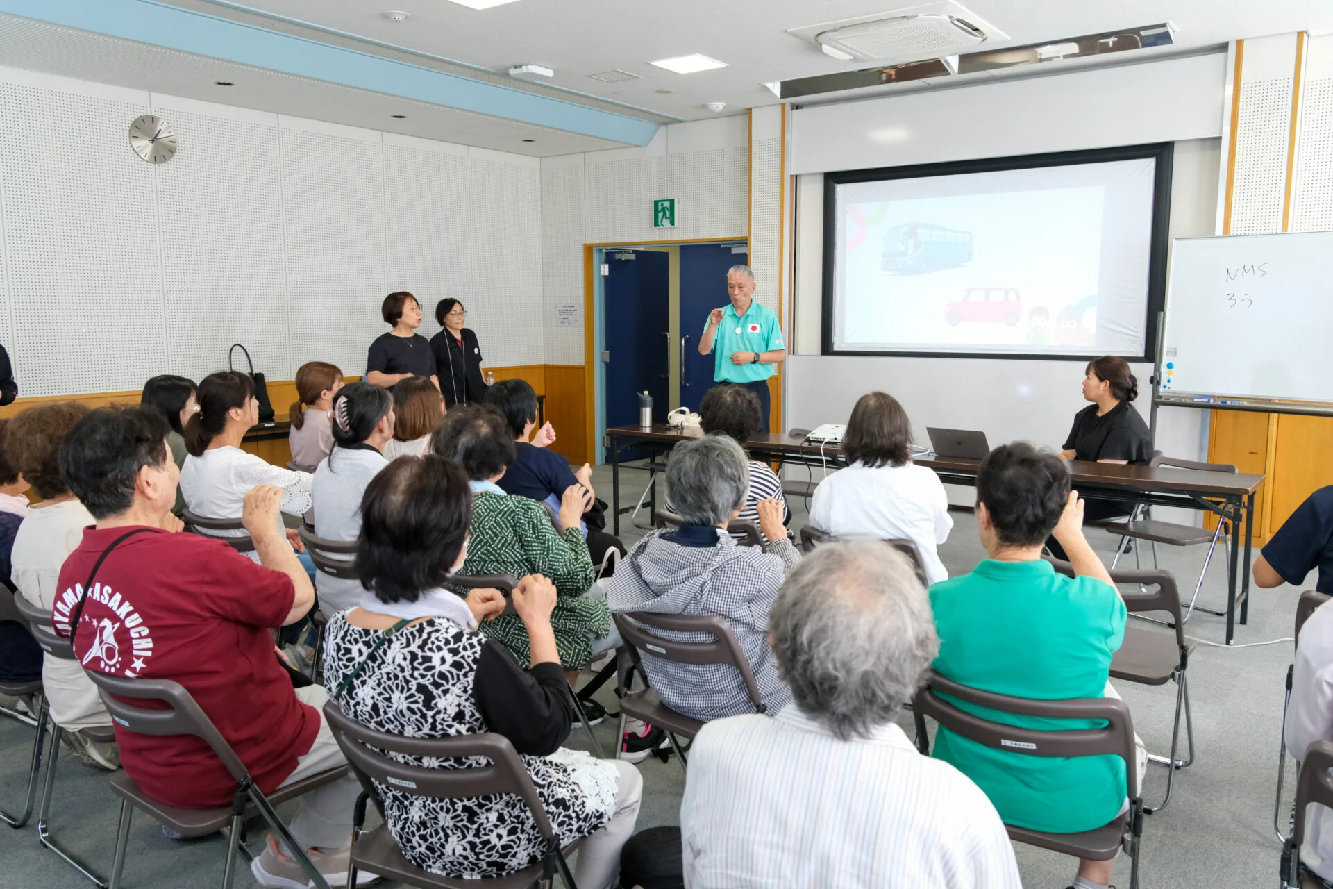 日本手話体験のようす