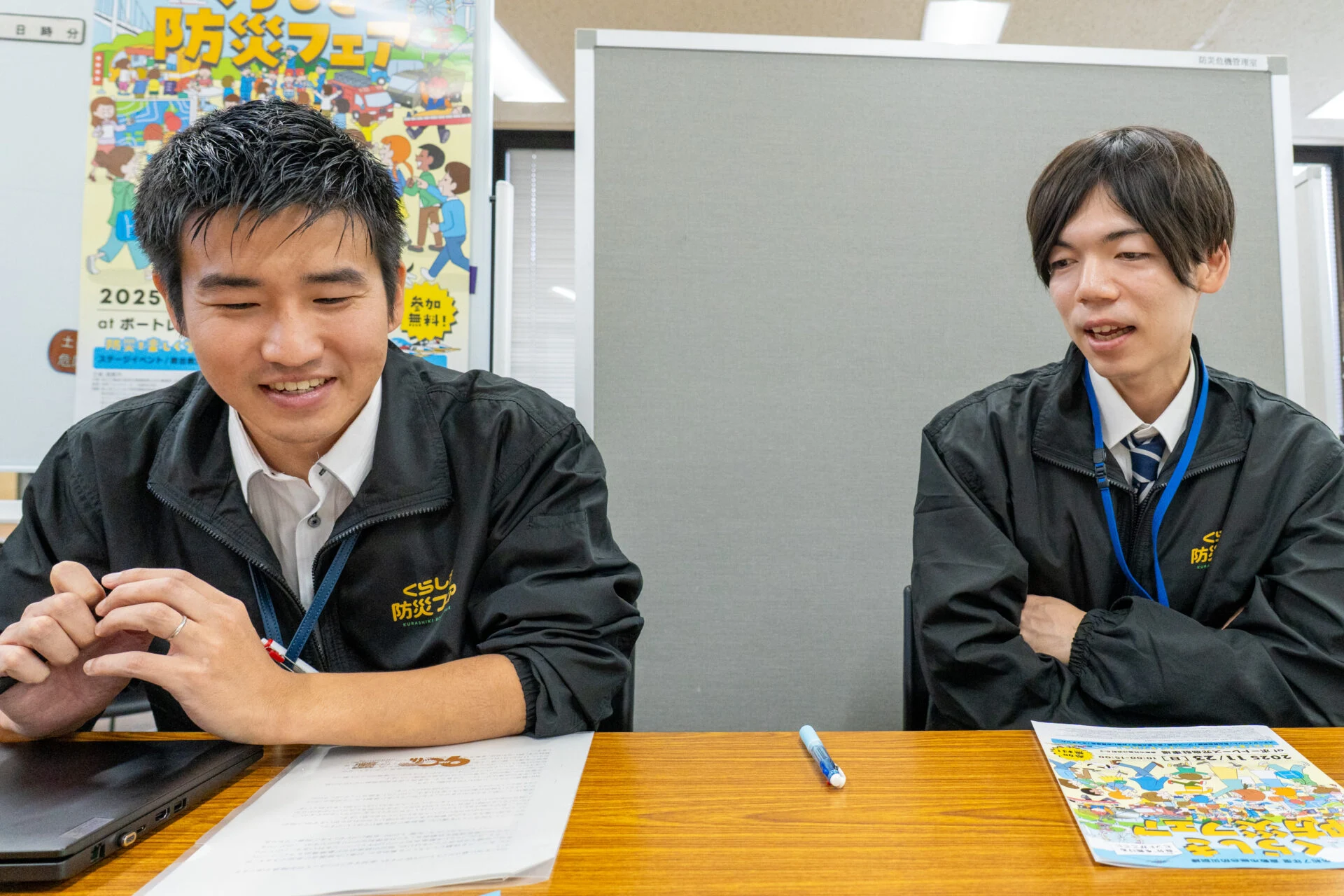 左から倉敷市 防災危機管理室 地域防災推進課の眞野健太さん、松岡耕亮さん