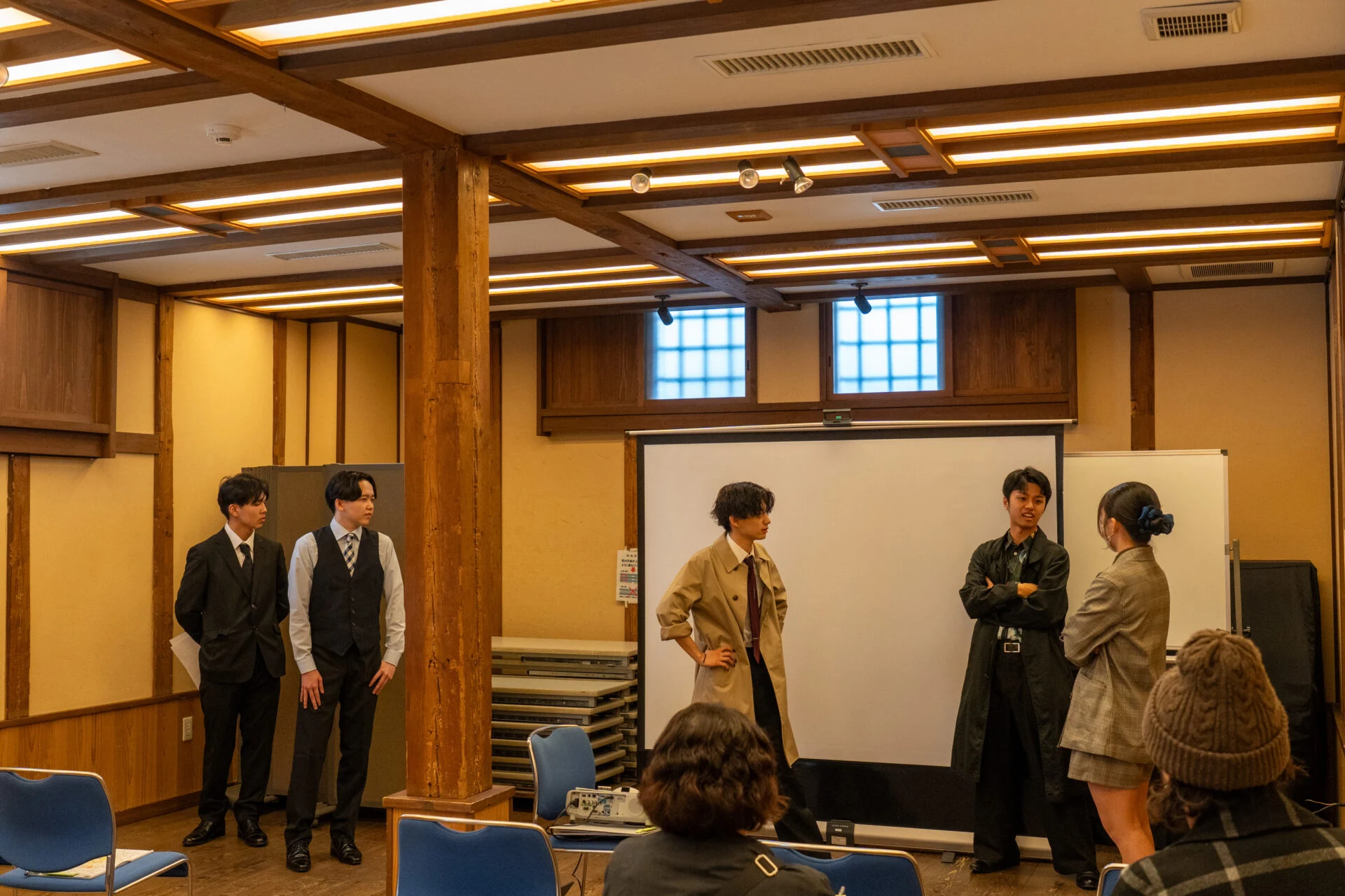 オープニング　学生による演技