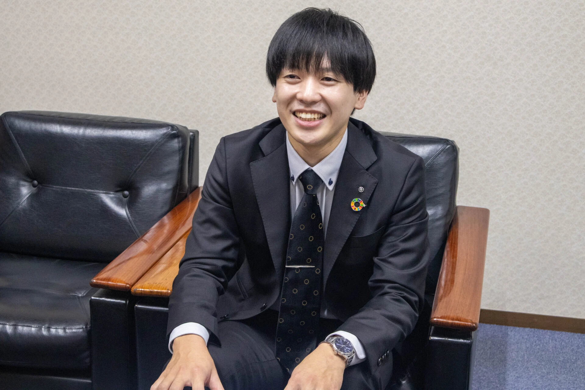 取材を受ける水子巧（みずこ たくみ）さん