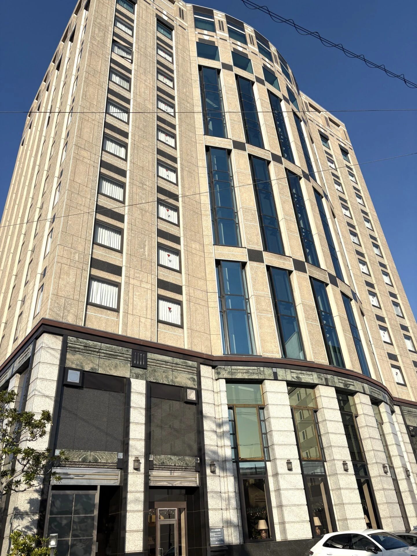 ロイヤルアートホテル