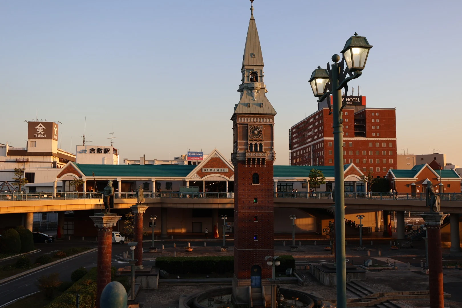 夕暮れの時計台