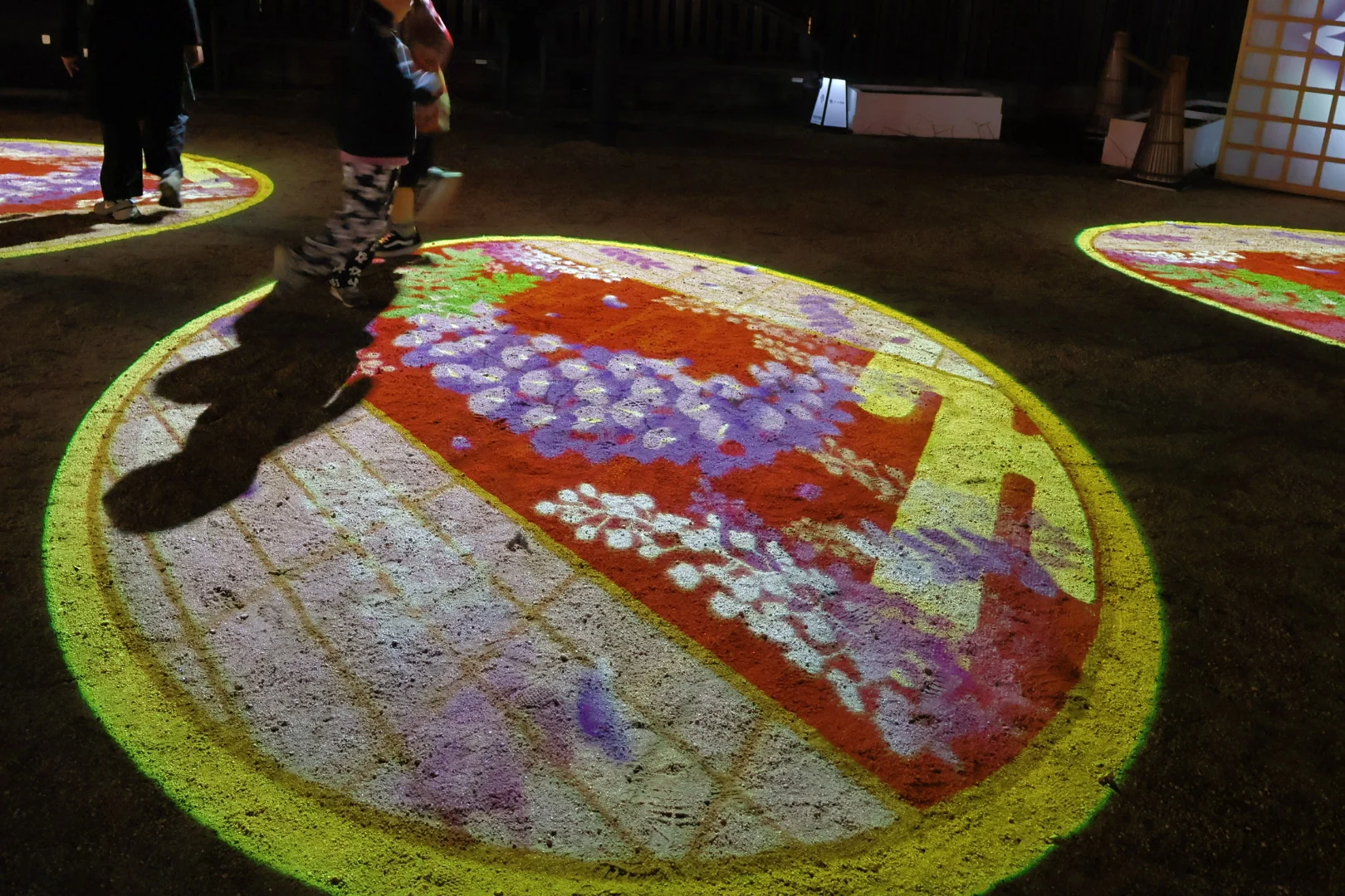 藤の花デザインの光