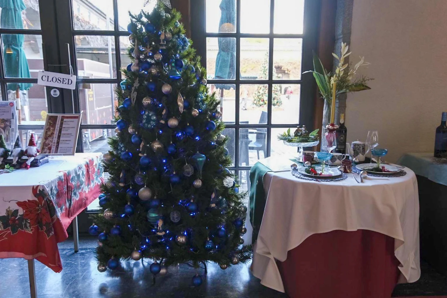 レストラン蔦の前のツリー