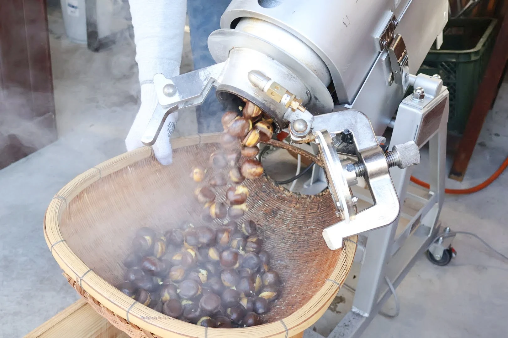 焼き上がった栗