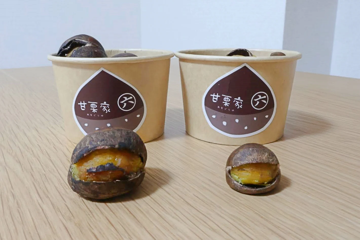 中山栗（左）と岡山甘栗（右）