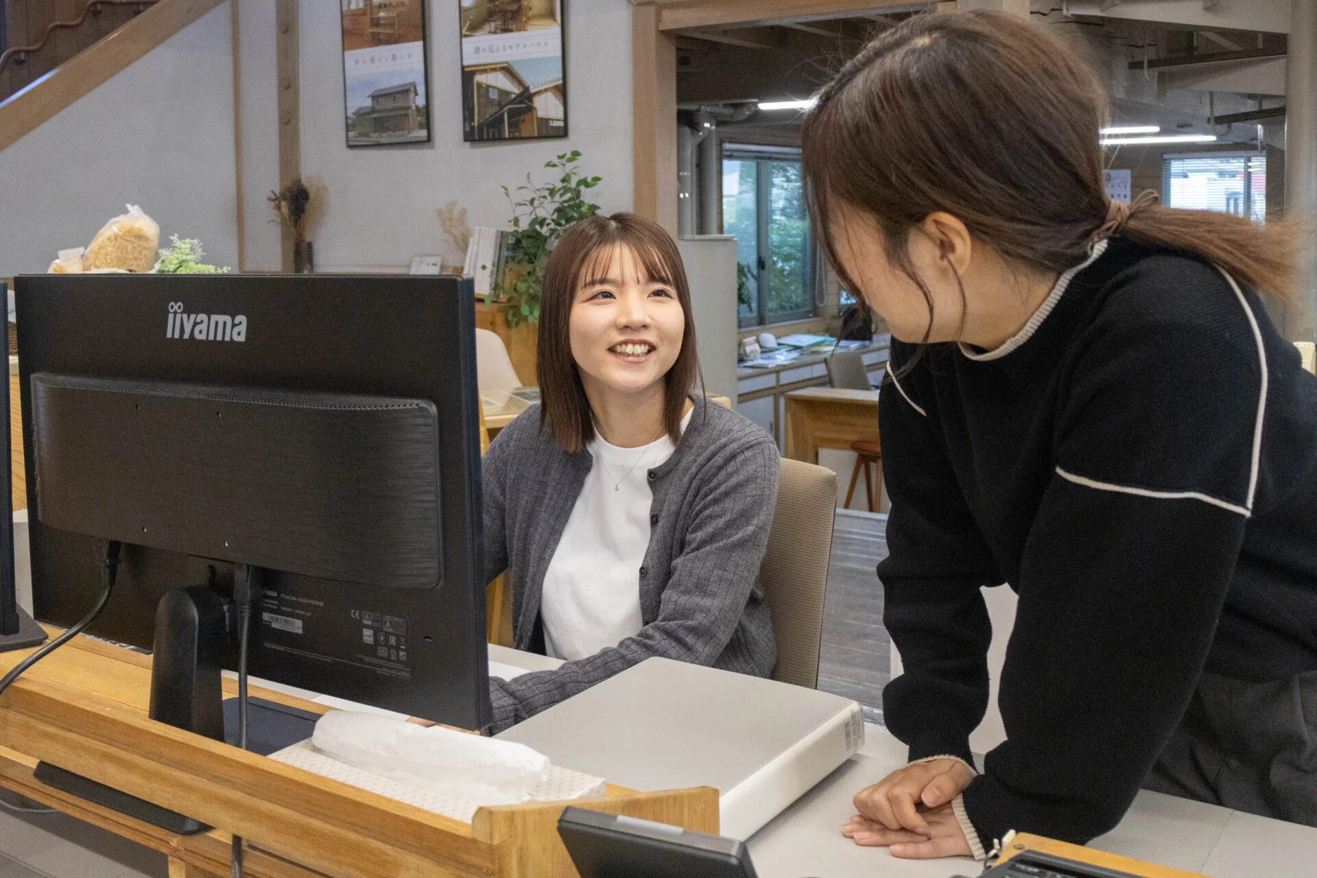 同期と話す森元さん