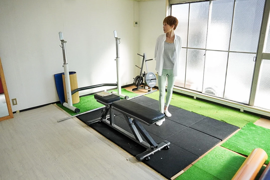 振り返る鳥越さん