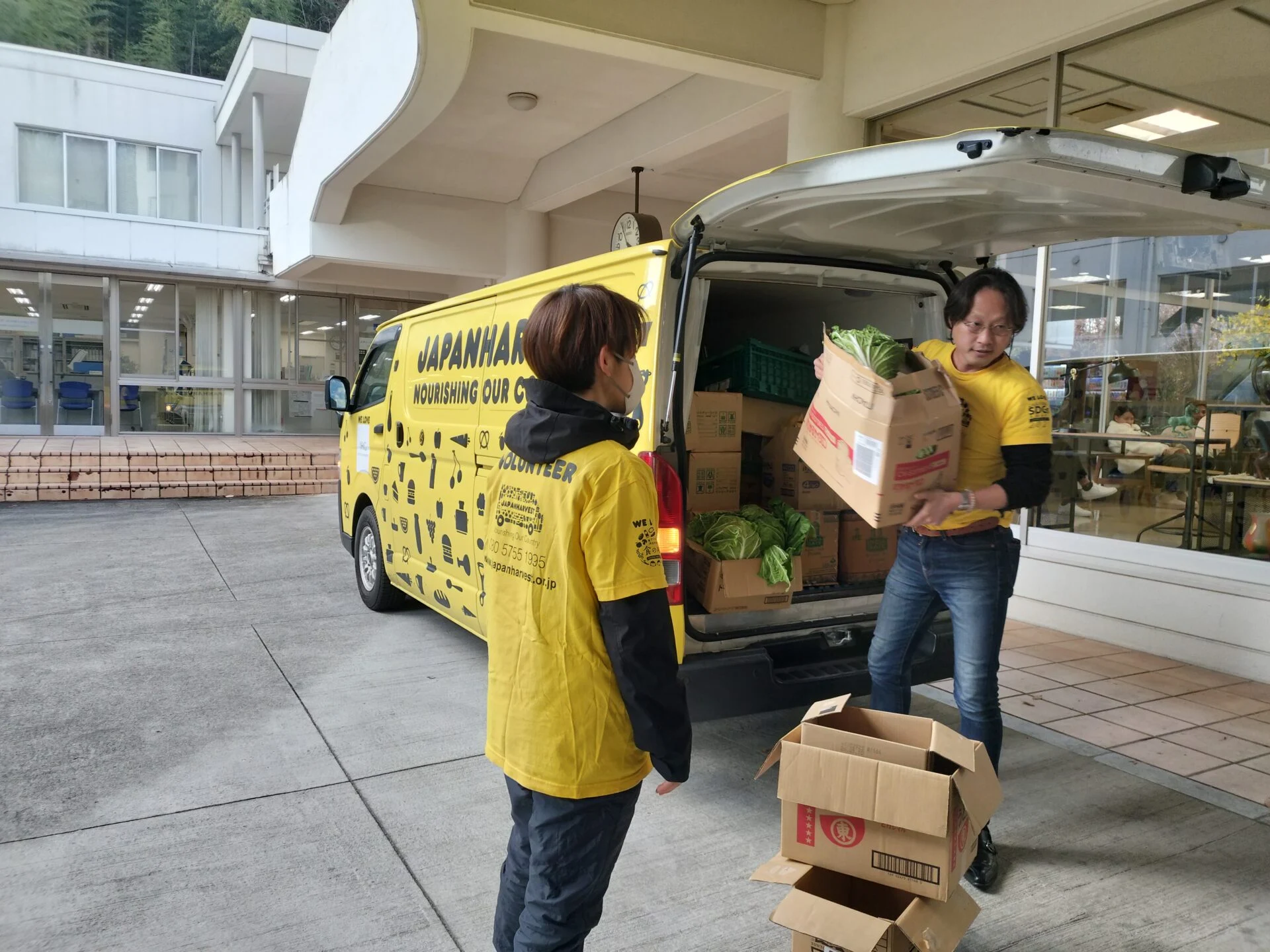 特定非営利活動法人ジャパンハーベスト理事長：成田賢一さん（右）