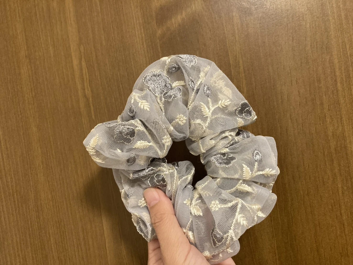 購入したビッグシュシュ