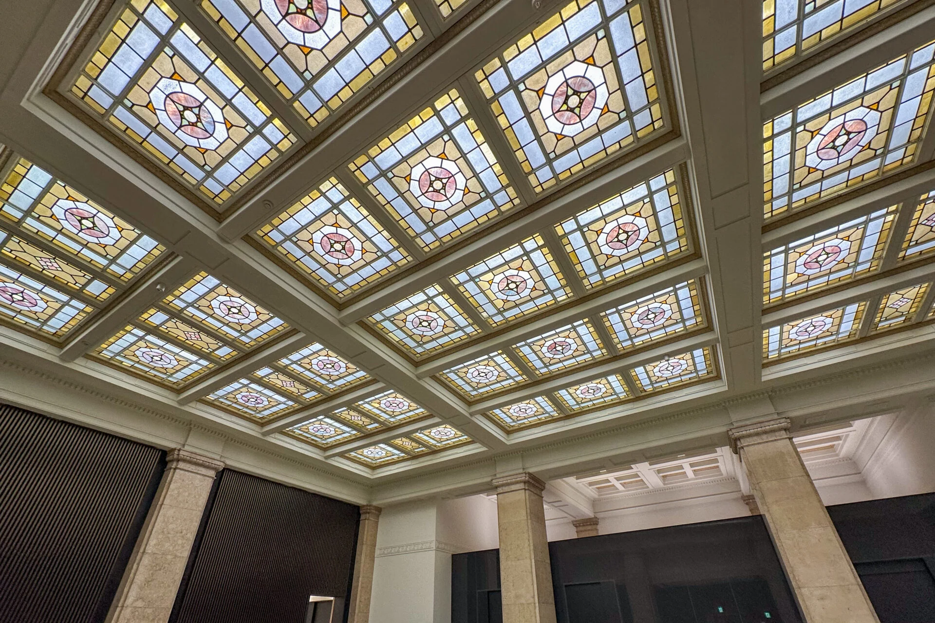 三井住友銀行 大阪本店 ステンドグラス共用応接室
