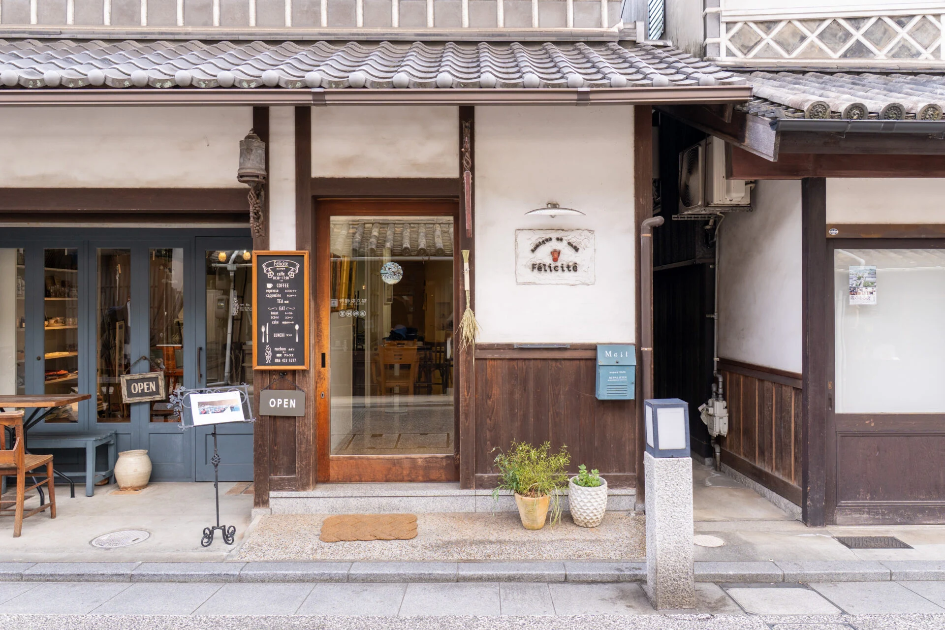 antique et cafe Felicite