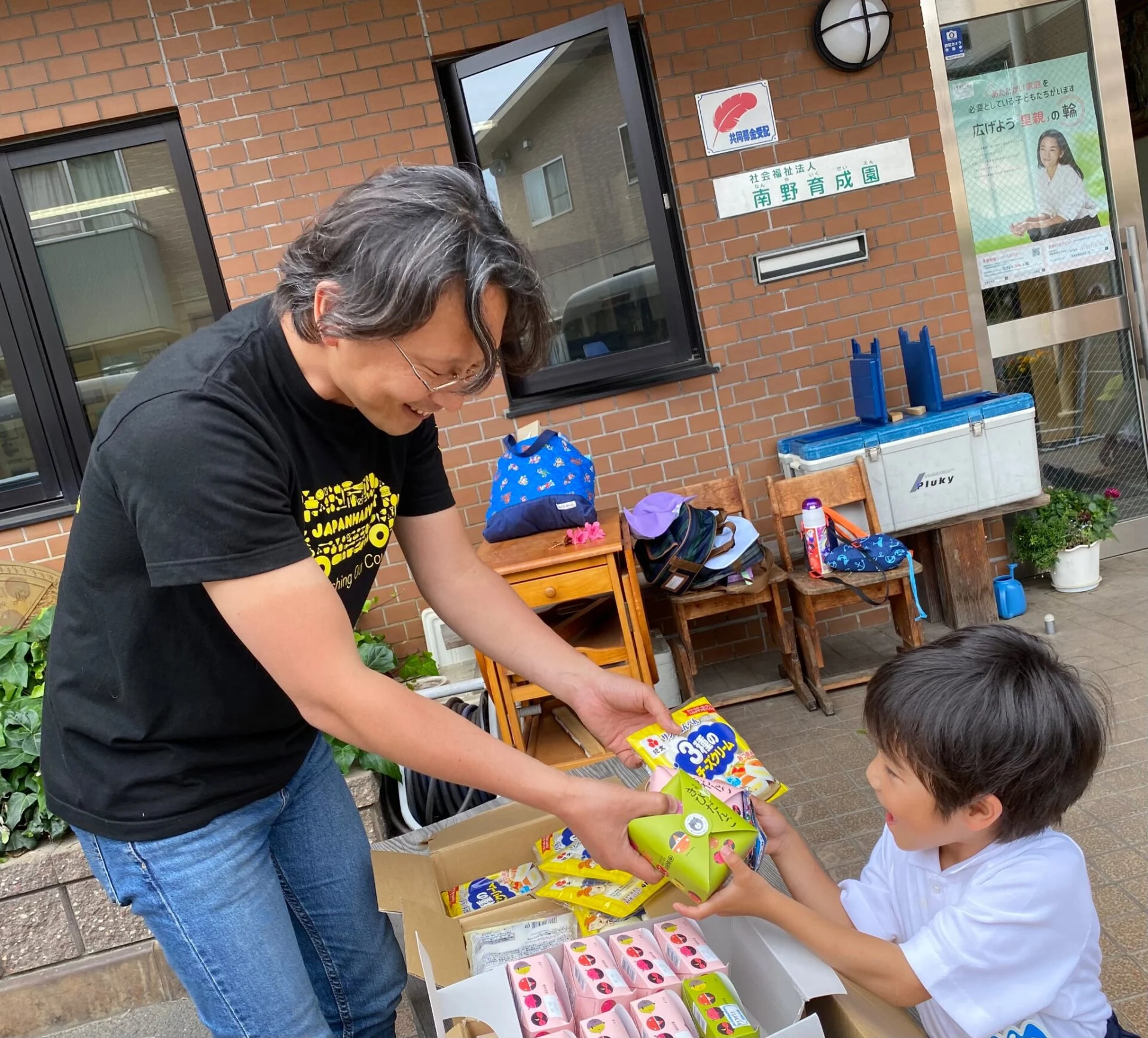 養護施設への支援活動（画像提供：成田賢一）