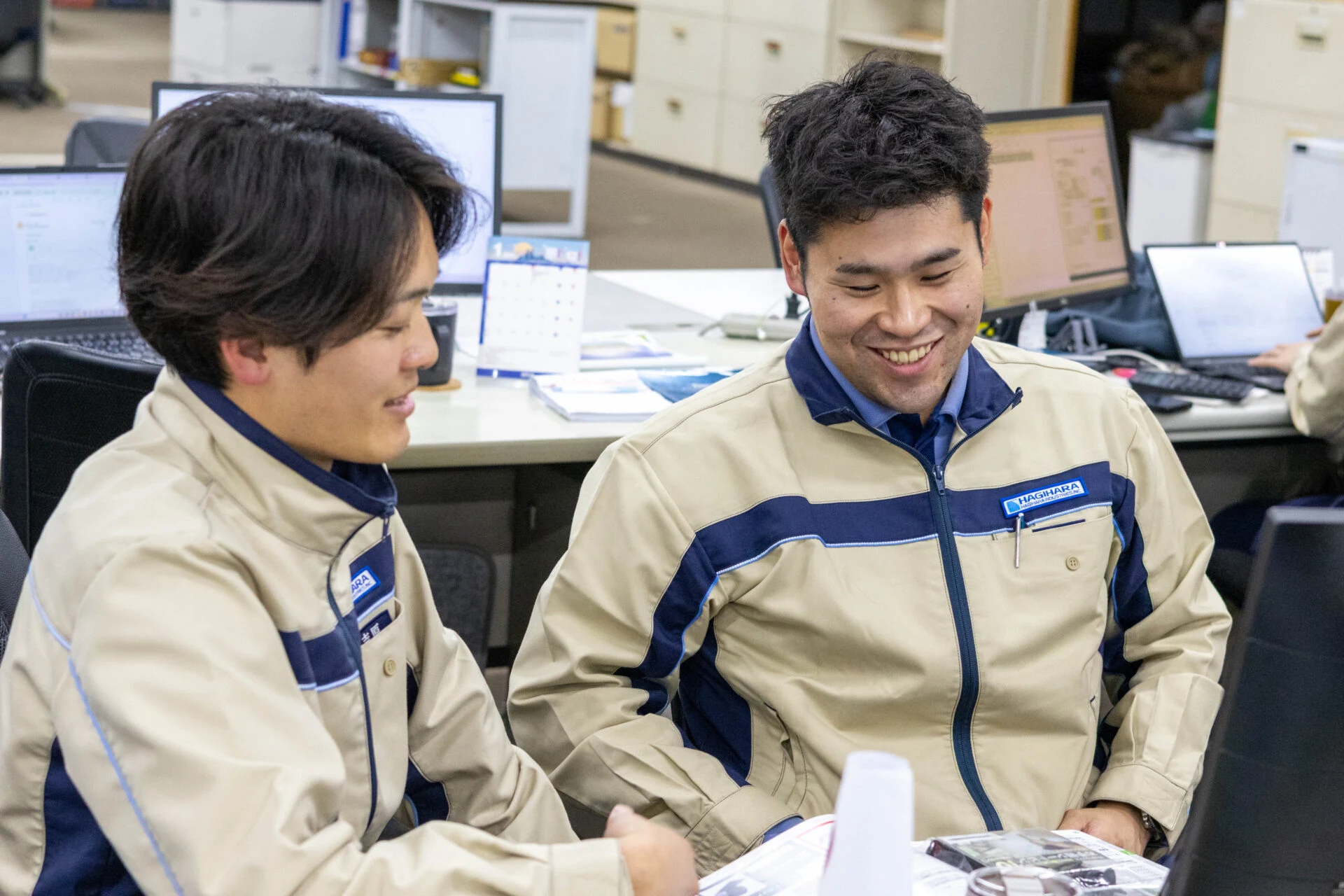 仕事中の八田さん