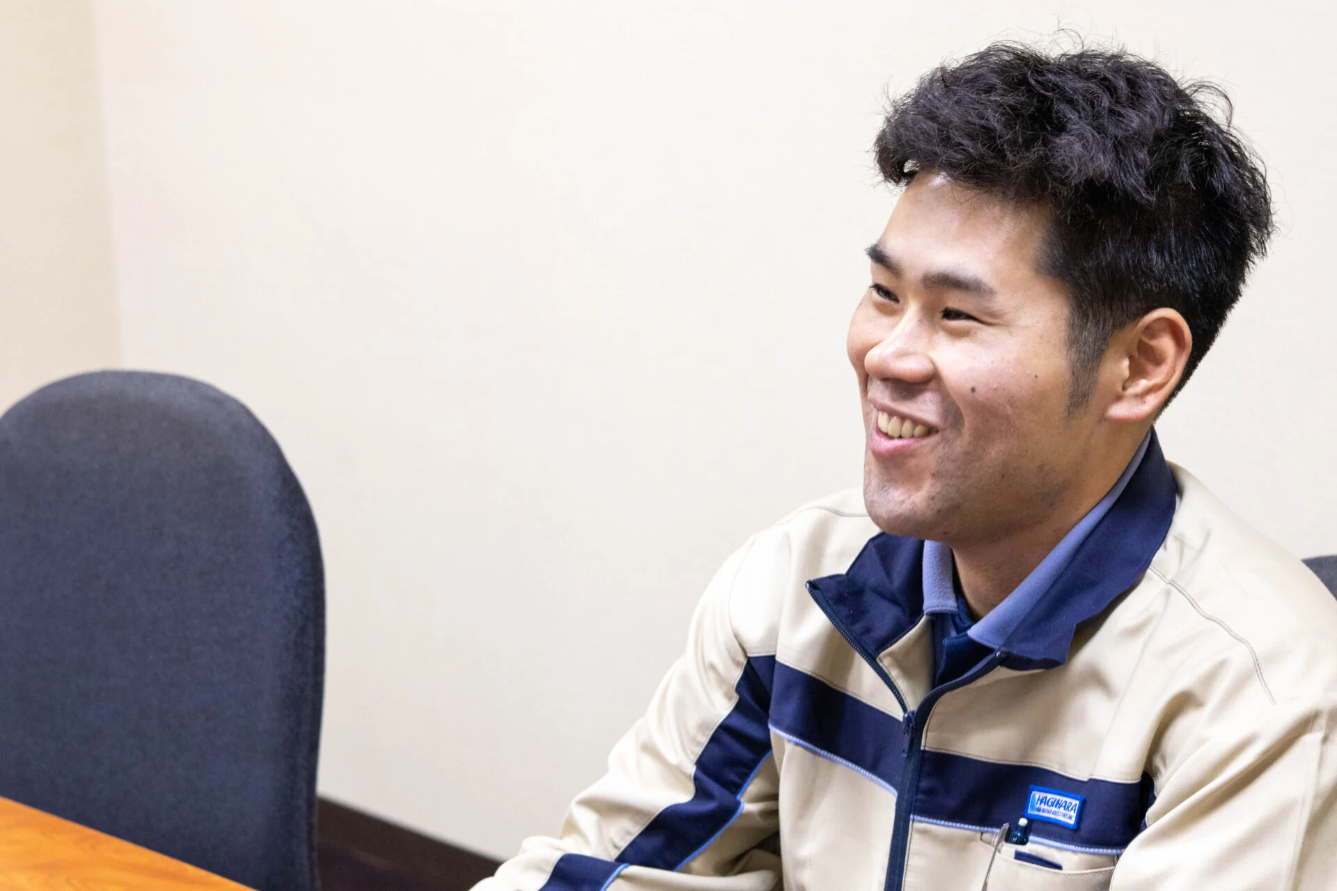 取材を受ける八田さん