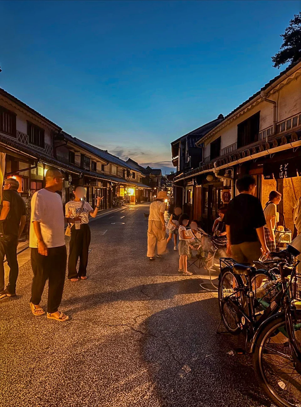 町家のあかりが通りを照らすようす(画像提供:町の暮らしをたのしむ会)