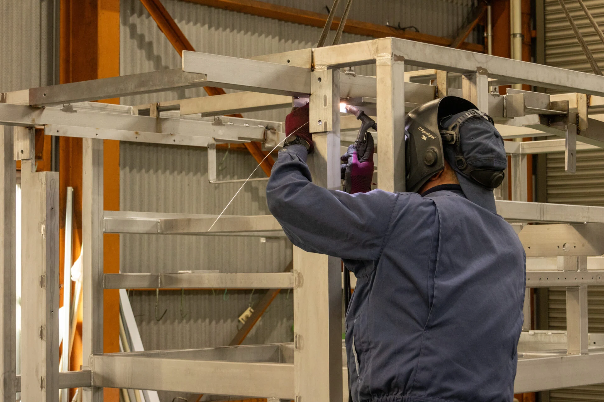 機械フレームの溶接