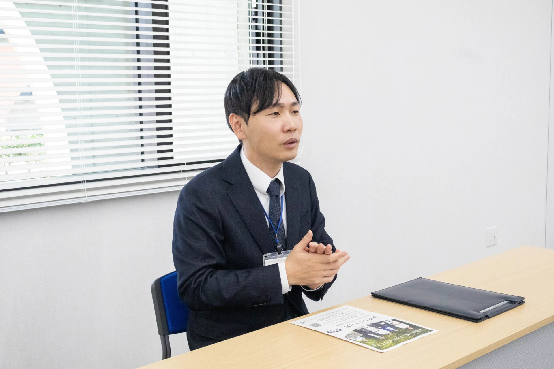 取材を受ける津田さん