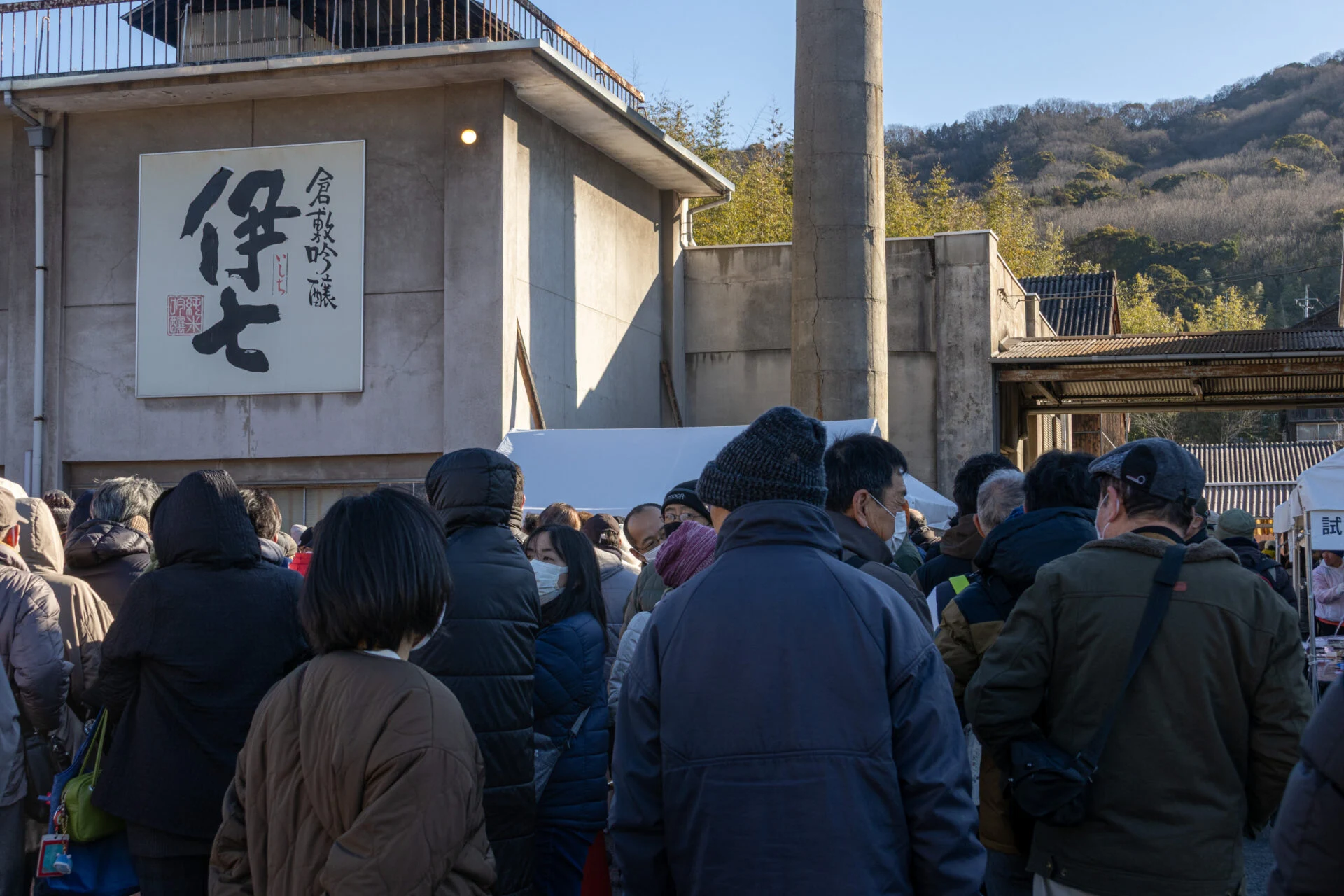 大勢の人で賑わう会場のようす