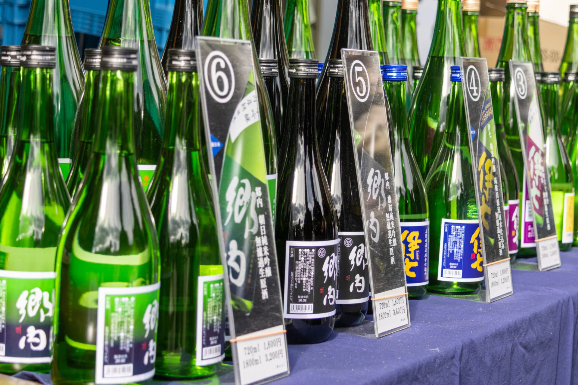 直売コーナーにて販売される日本酒