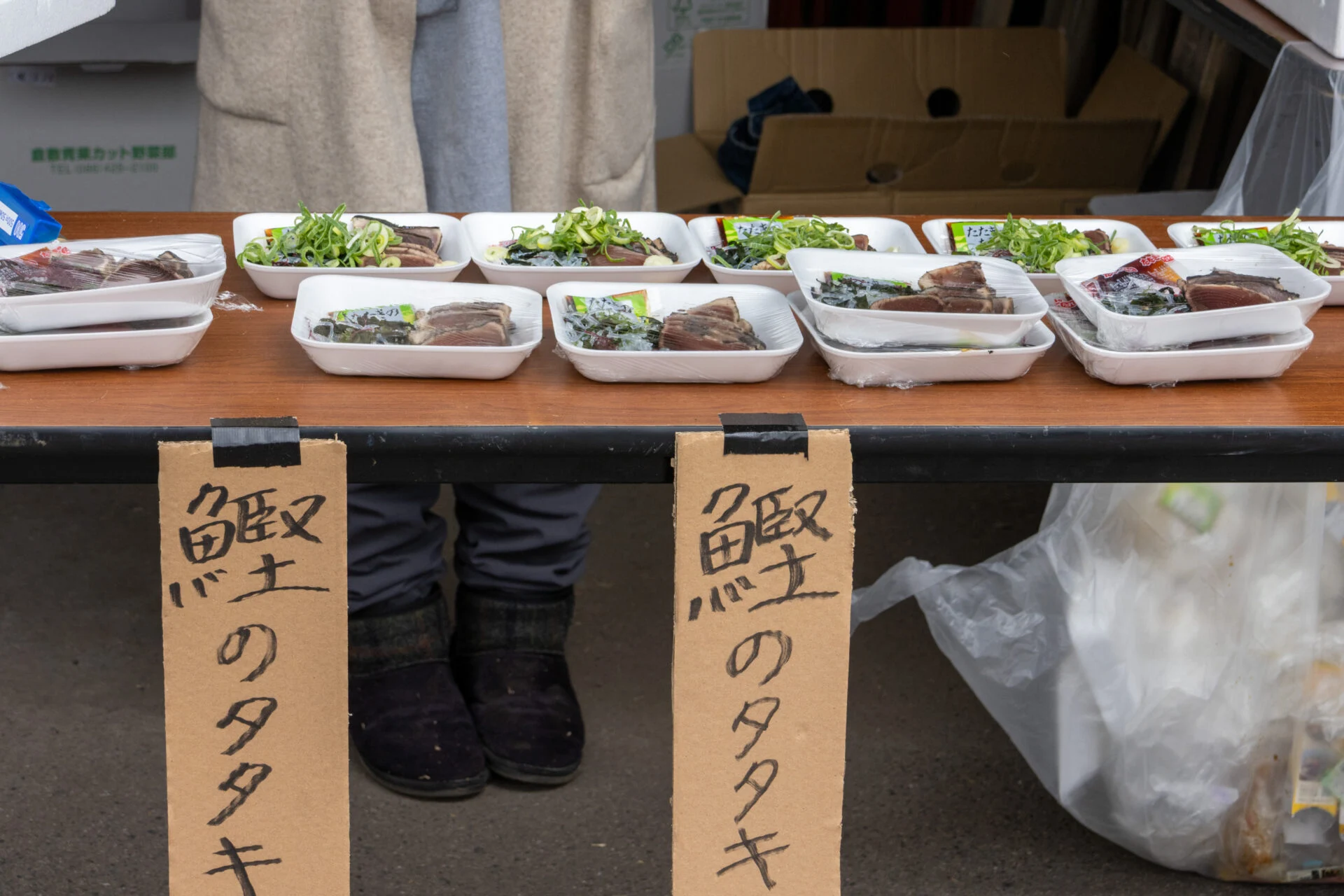 市場屋にて販売されていた鰹のタタキ