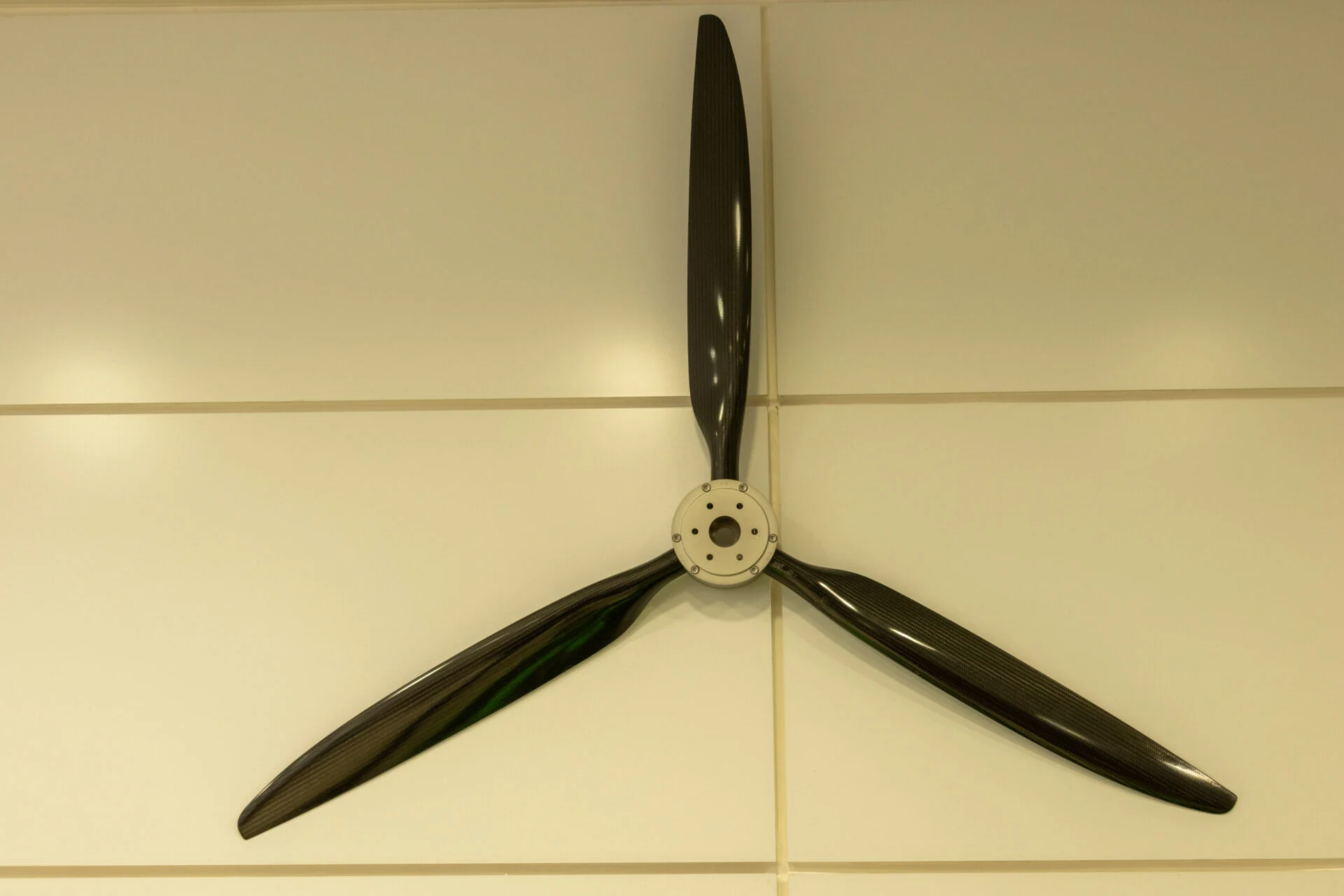 カーボン加工技術を生かして開発したプロペラ