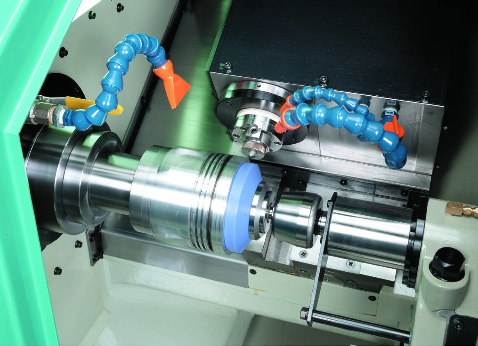 岡山県内企業が開発したピストン加工機(画像提供:戸田レーシング)