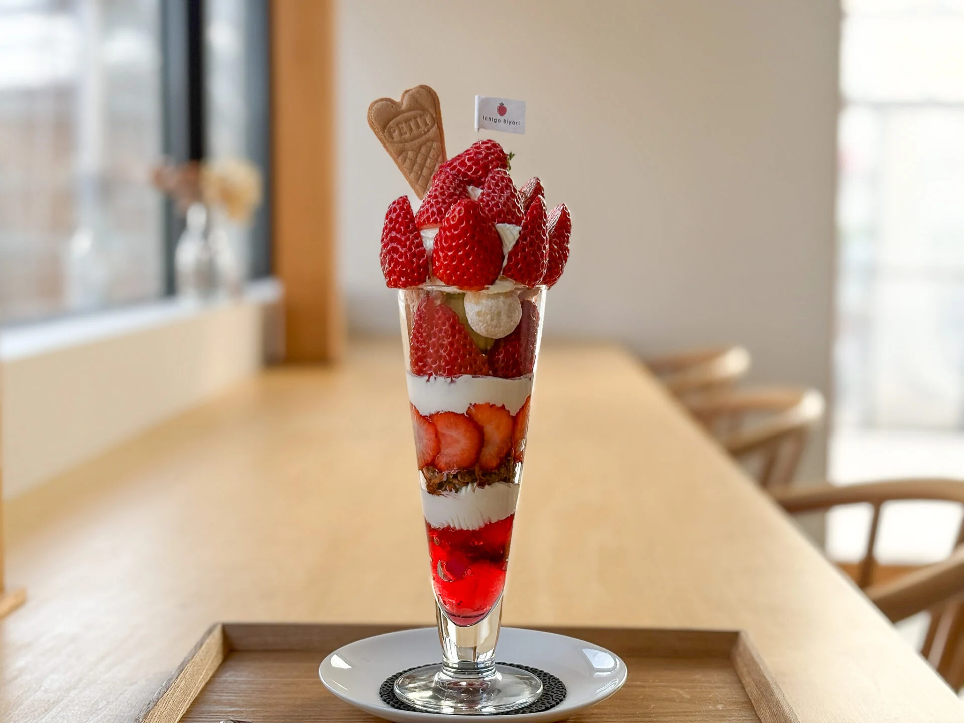 いちご農園の完熟いちごパフェ