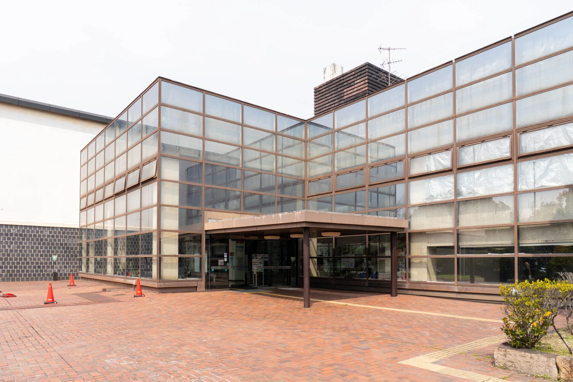 倉敷市屋内水泳センター 西側の入り口