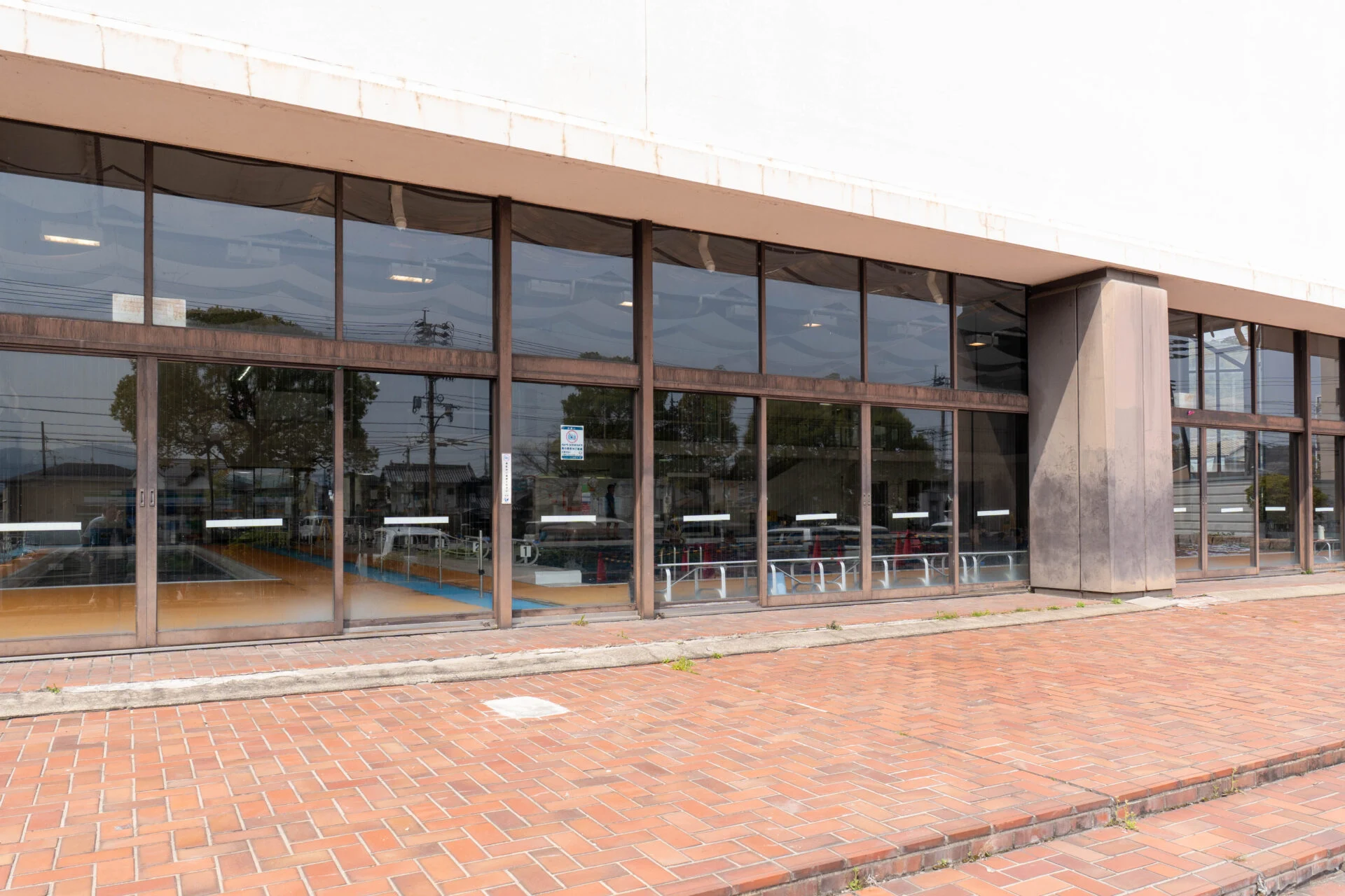 倉敷市屋内水泳センター 南側