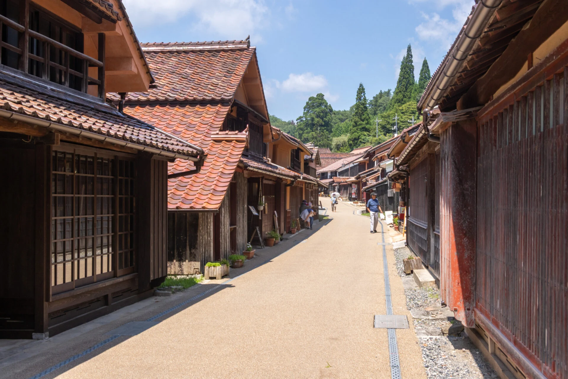 ベンガラの町並みで知られる吹屋ふるさと村（高梁市成羽町）